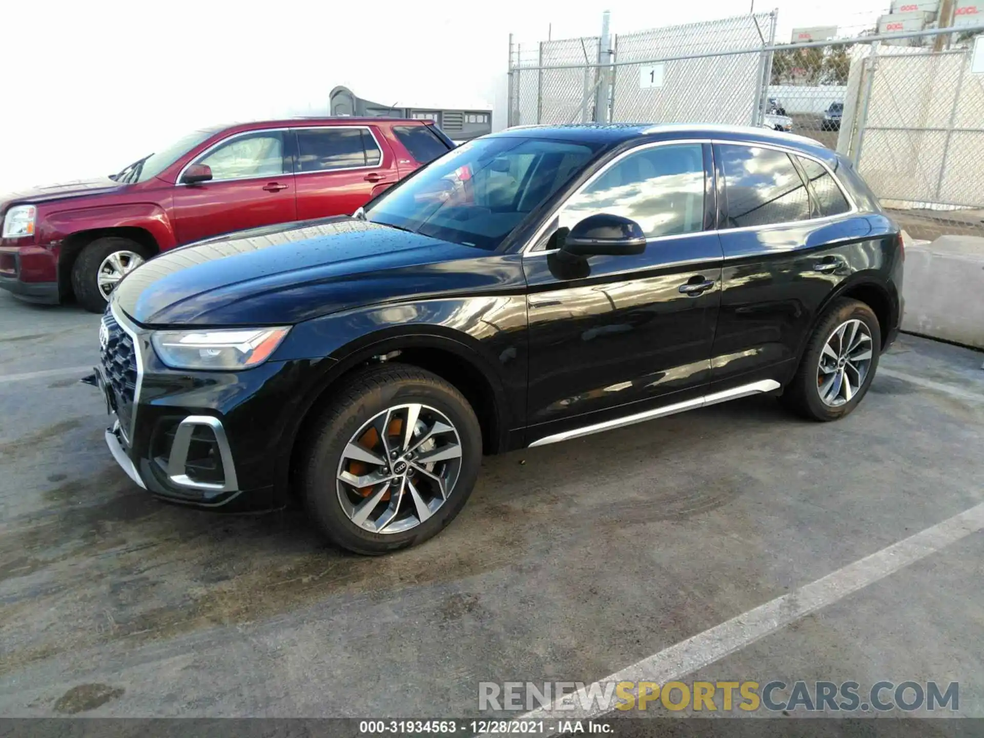 2 Photograph of a damaged car WA1GAAFY5N2019471 AUDI Q5 2022