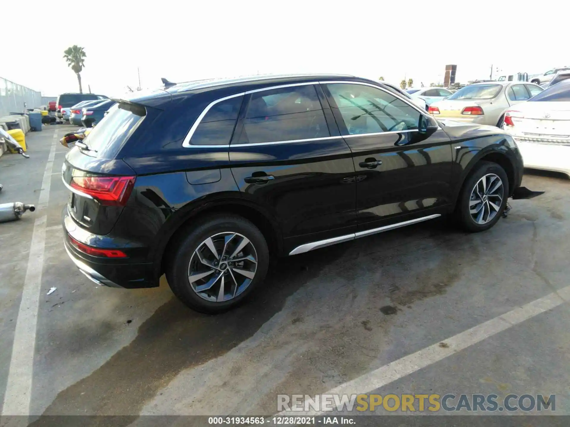 4 Photograph of a damaged car WA1GAAFY5N2019471 AUDI Q5 2022