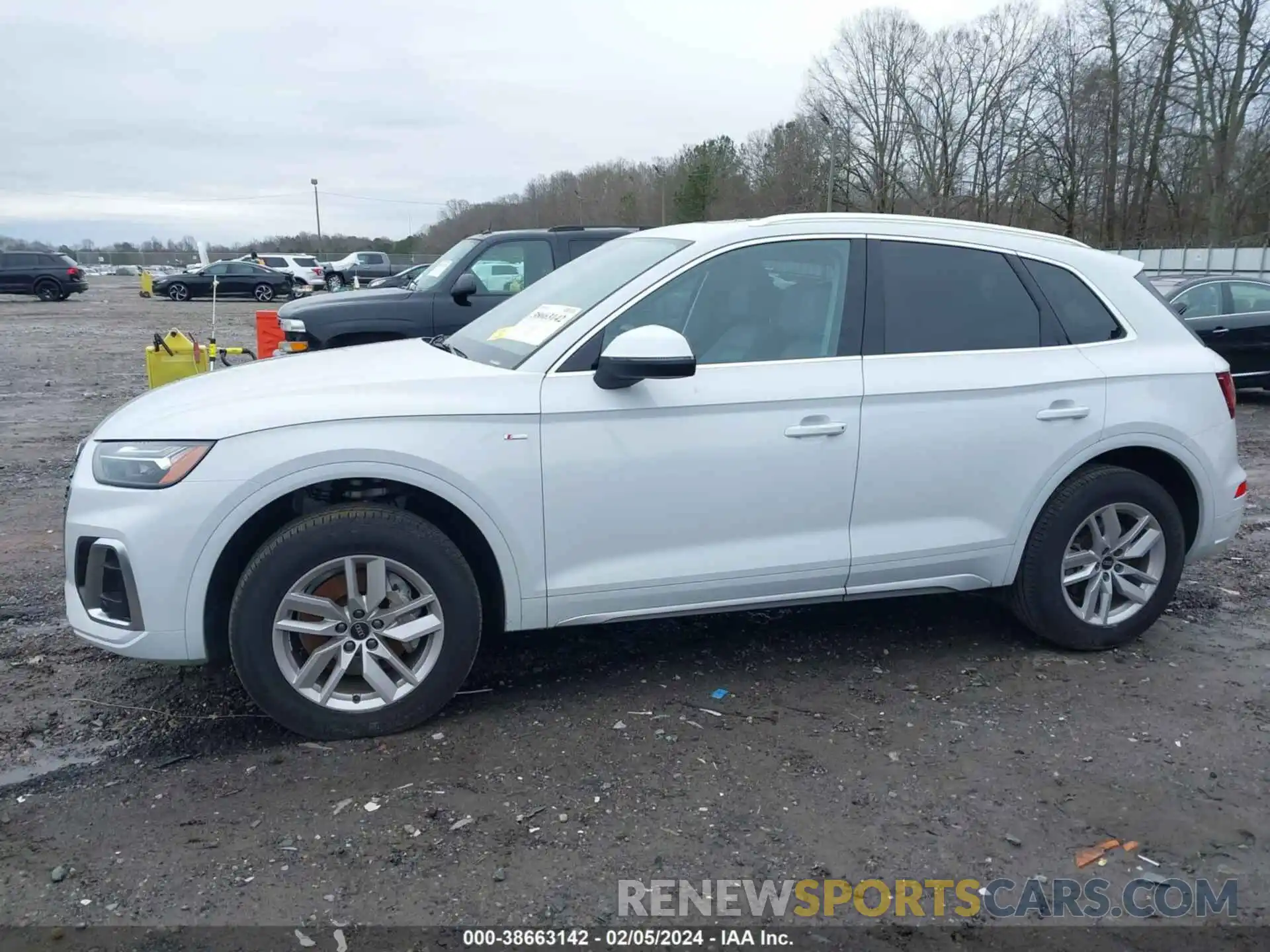 15 Photograph of a damaged car WA1GAAFY5N2056259 AUDI Q5 2022