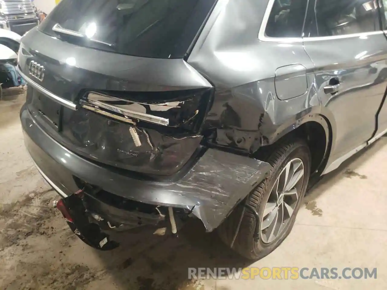 9 Photograph of a damaged car WA1GAAFY8N2032182 AUDI Q5 2022