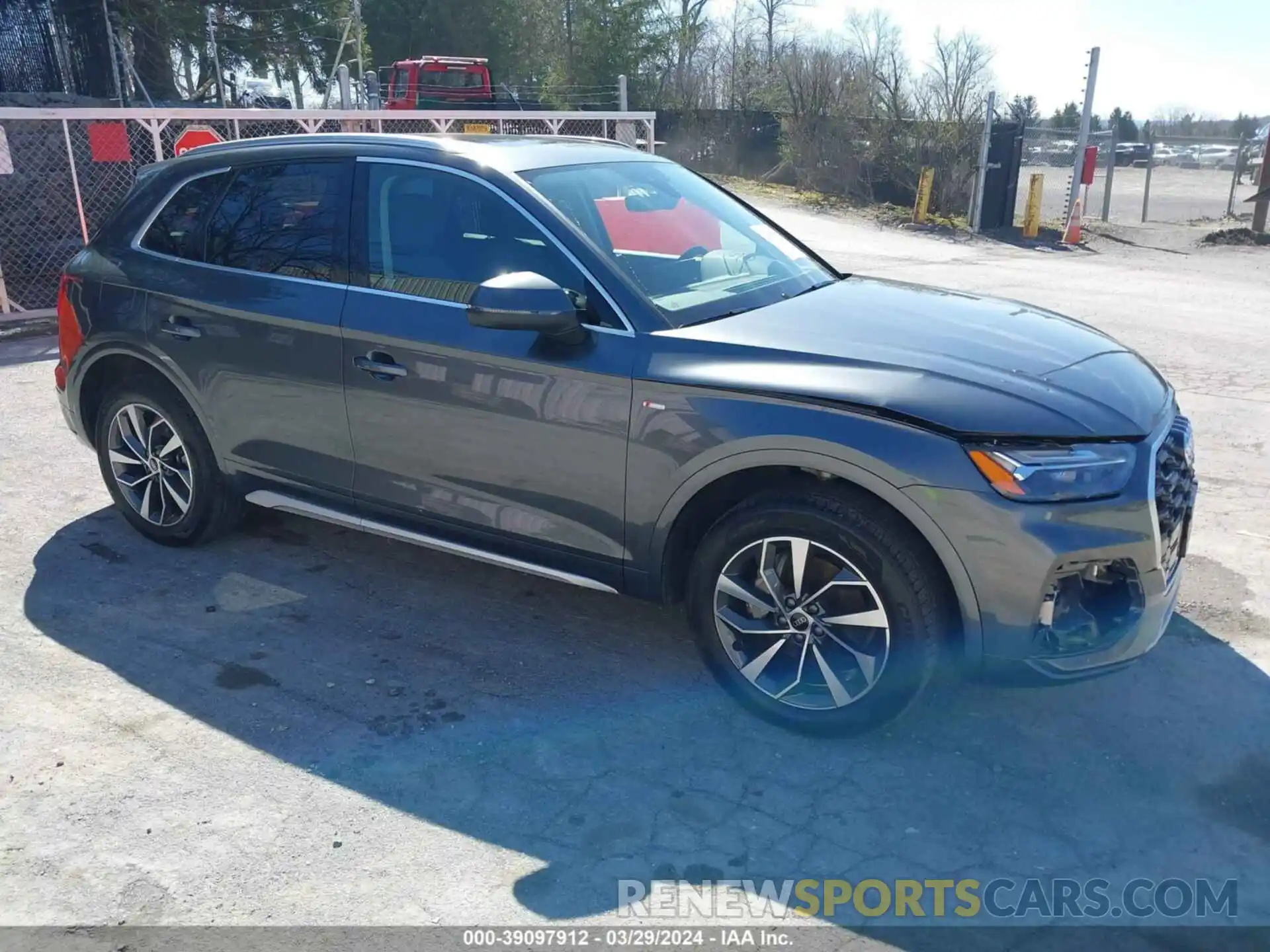 1 Photograph of a damaged car WA1EAAFY0P2048712 AUDI Q5 2023