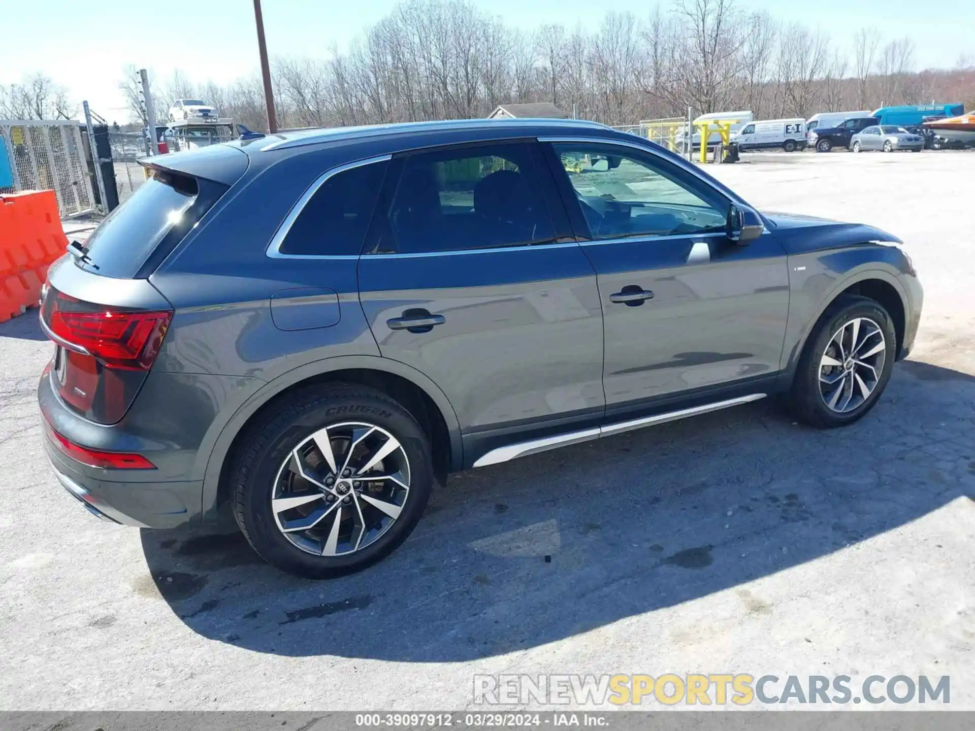 4 Photograph of a damaged car WA1EAAFY0P2048712 AUDI Q5 2023