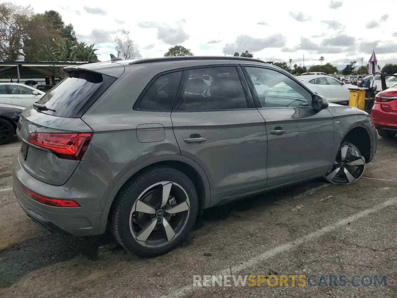 3 Photograph of a damaged car WA1EAAFY2P2041311 AUDI Q5 2023