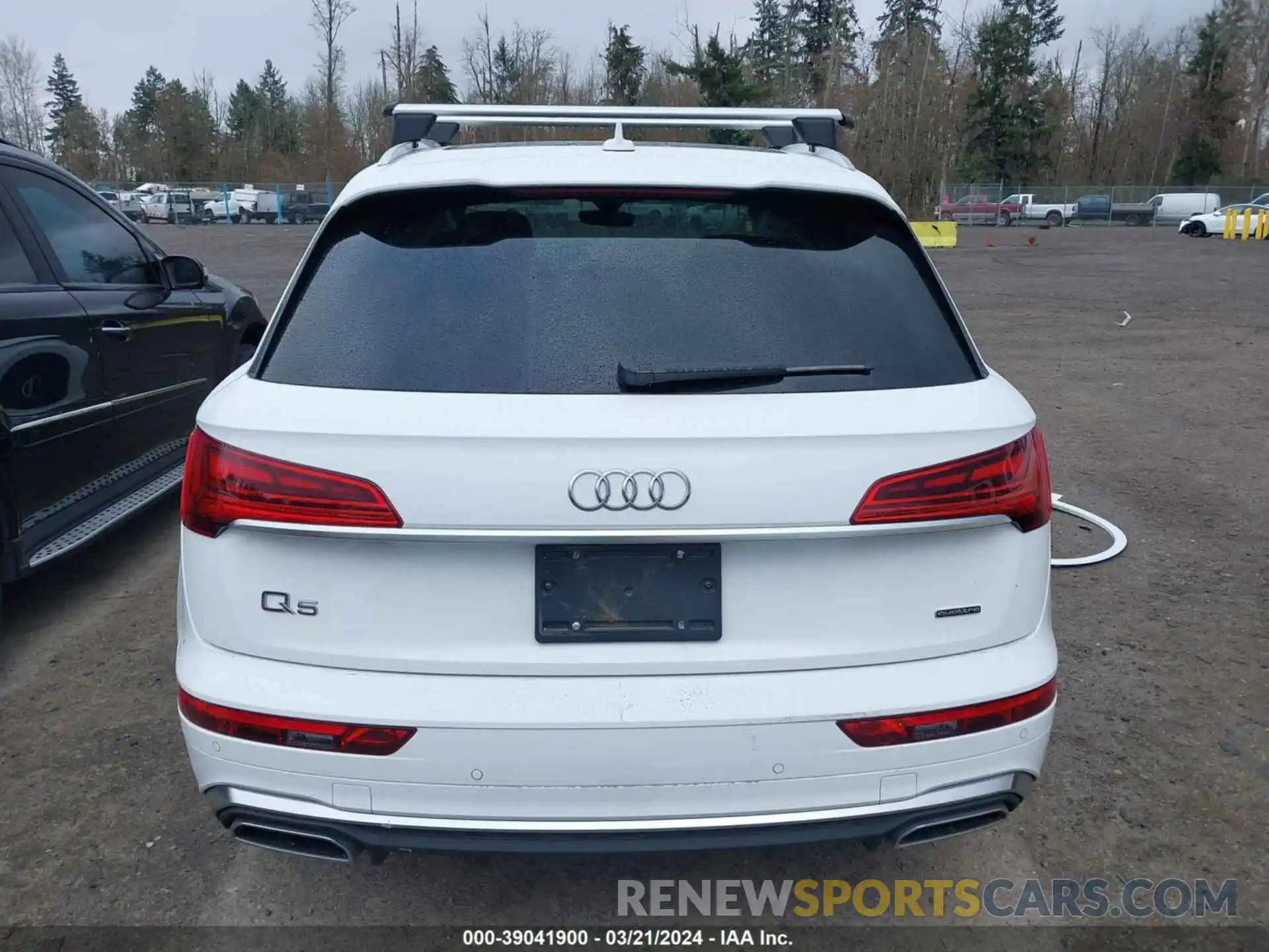 17 Photograph of a damaged car WA1EAAFY5P2099655 AUDI Q5 2023