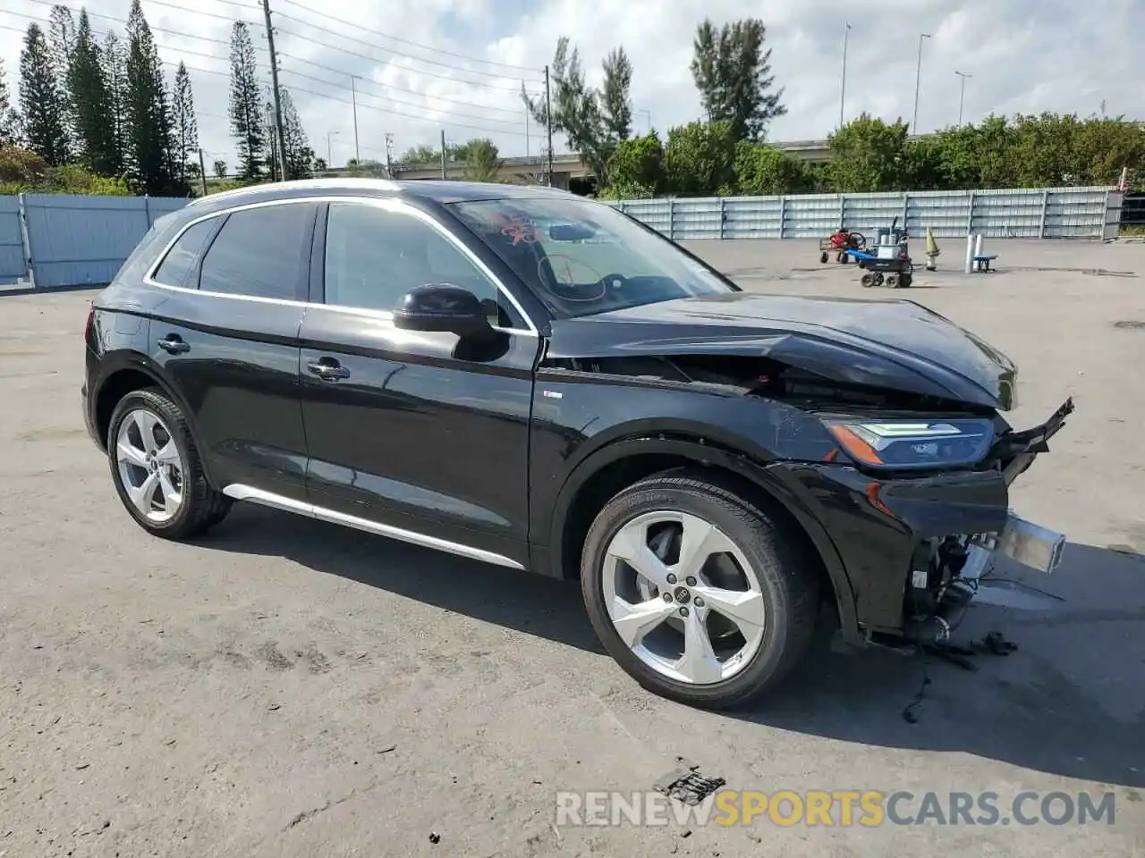 4 Photograph of a damaged car WA1EAAFY6P2042316 AUDI Q5 2023