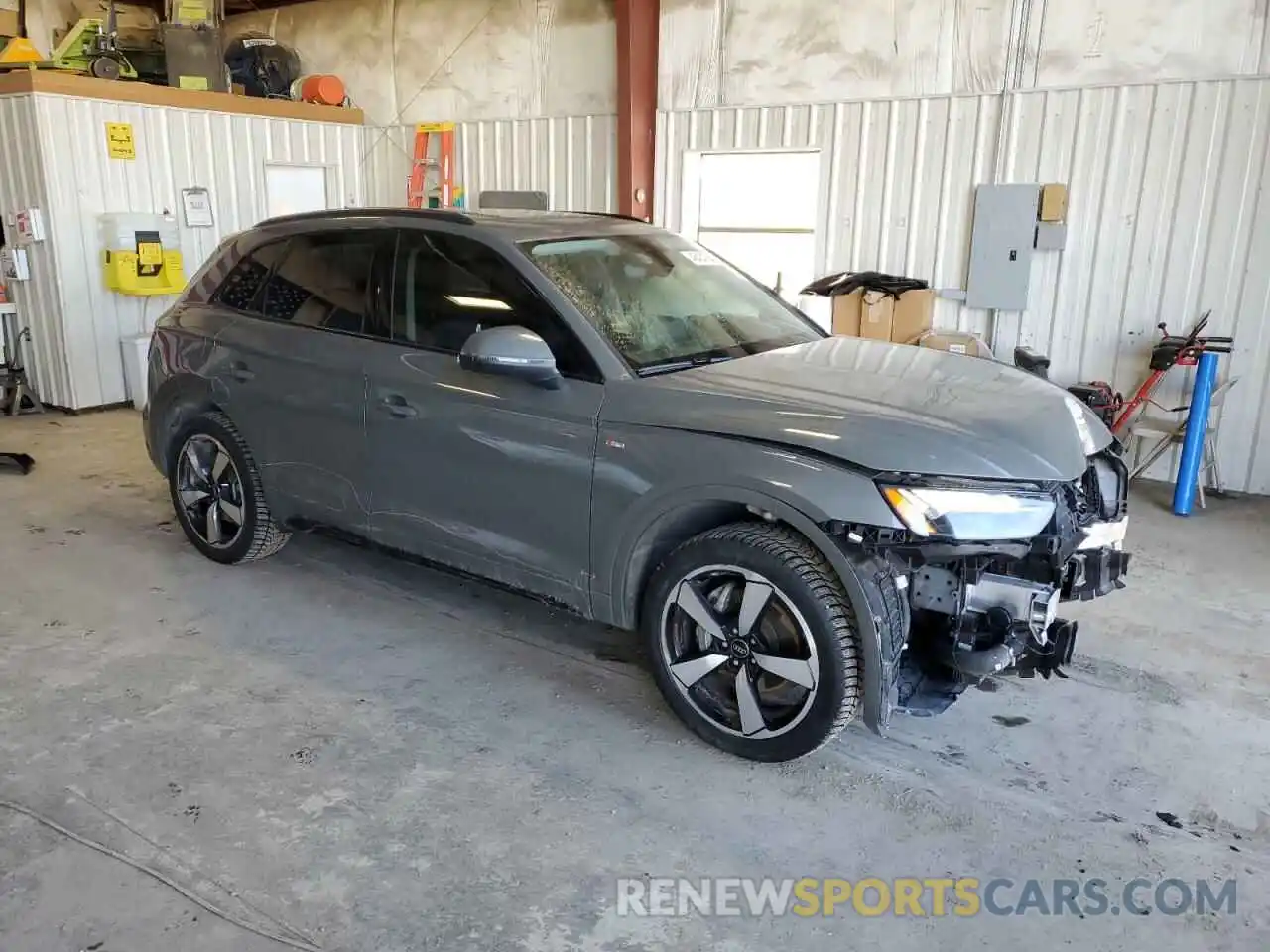 4 Photograph of a damaged car WA1EAAFYXP2030637 AUDI Q5 2023