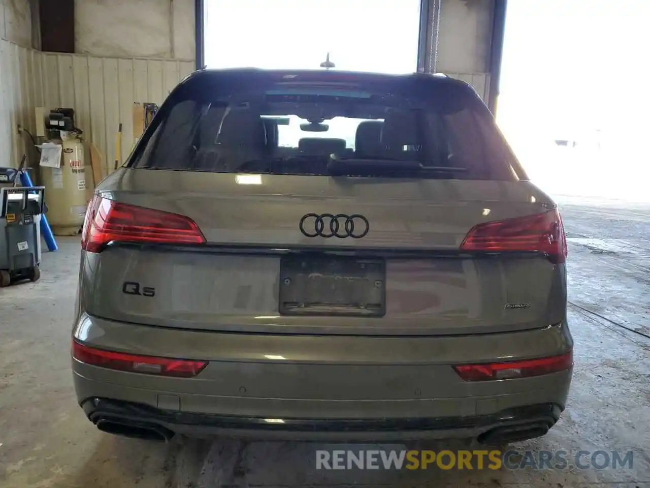 6 Photograph of a damaged car WA1EAAFYXP2030637 AUDI Q5 2023