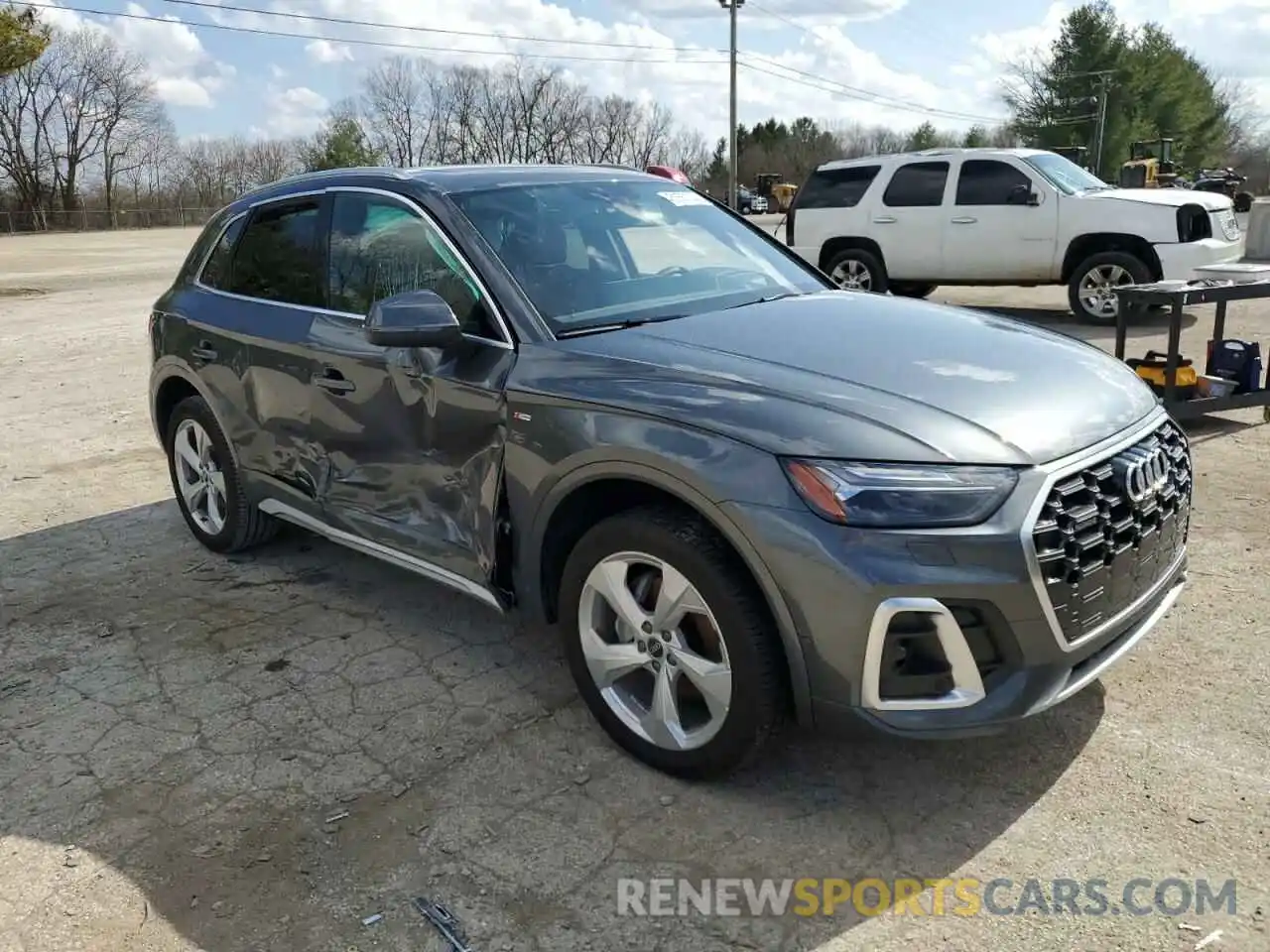 4 Photograph of a damaged car WA1FAAFY3P2141650 AUDI Q5 2023