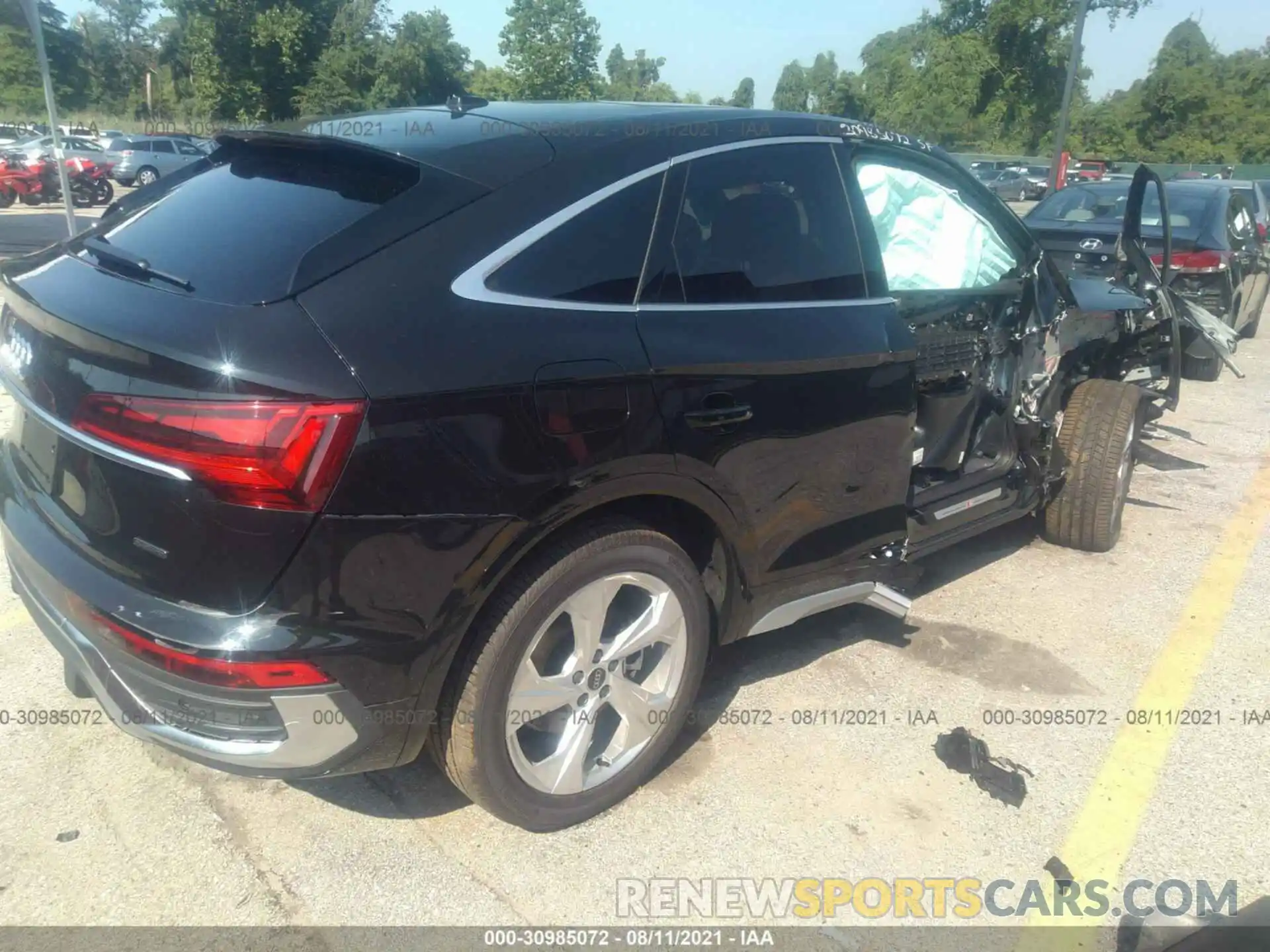 4 Photograph of a damaged car WA15AAFY4M2089694 AUDI Q5 SPORTBACK 2021