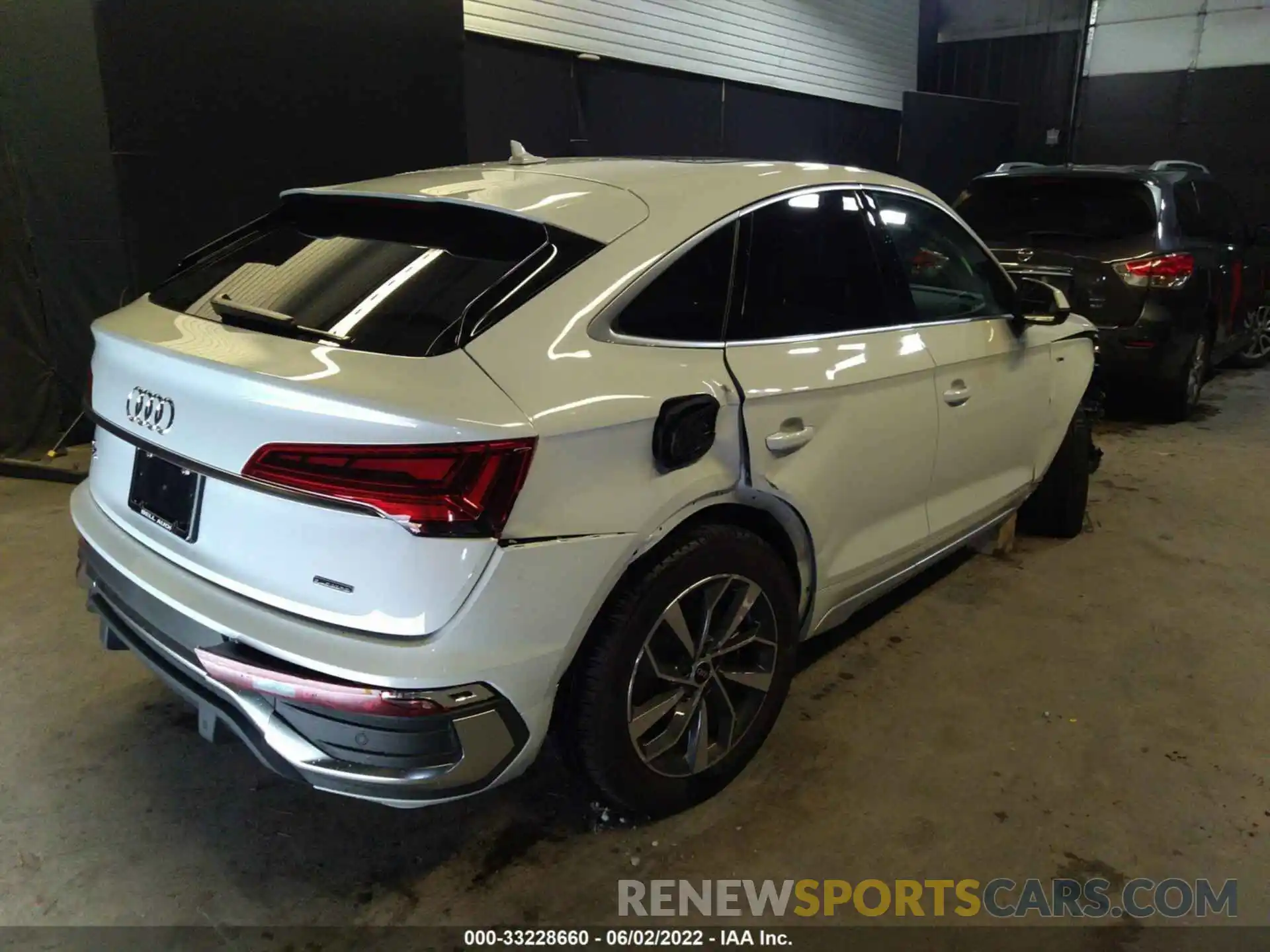 4 Photograph of a damaged car WA14AAFY9N2069955 AUDI Q5 SPORTBACK 2022