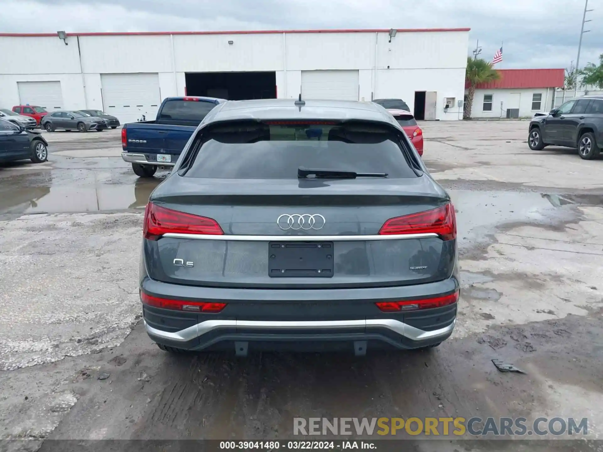 17 Photograph of a damaged car WA15AAFYXN2126295 AUDI Q5 SPORTBACK 2022