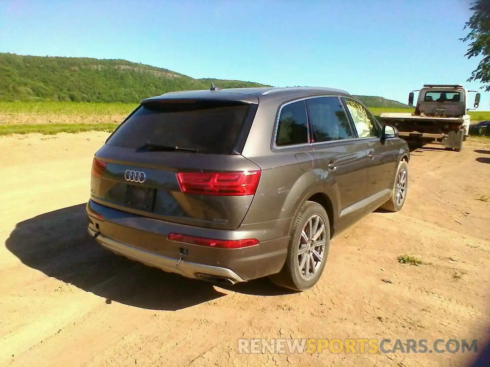 4 Фотография поврежденного автомобиля WA1AAAF78KD047083 AUDI Q7 2019