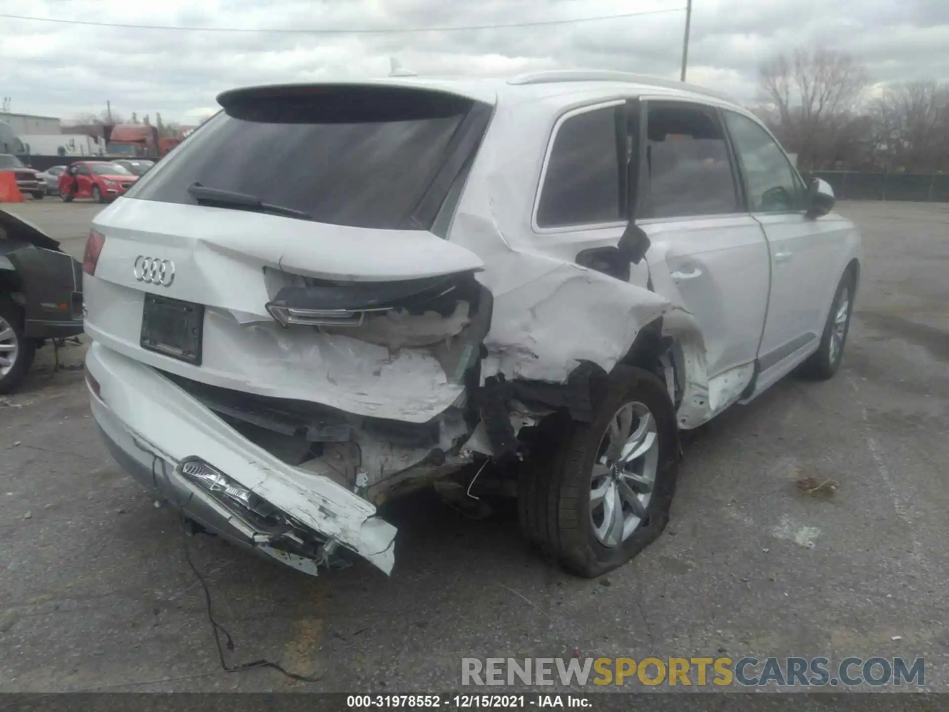 4 Photograph of a damaged car WA1AAAF7XKD013985 AUDI Q7 2019