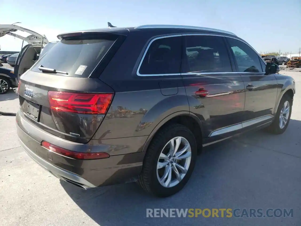 4 Фотография поврежденного автомобиля WA1AHAF76KD028642 AUDI Q7 2019