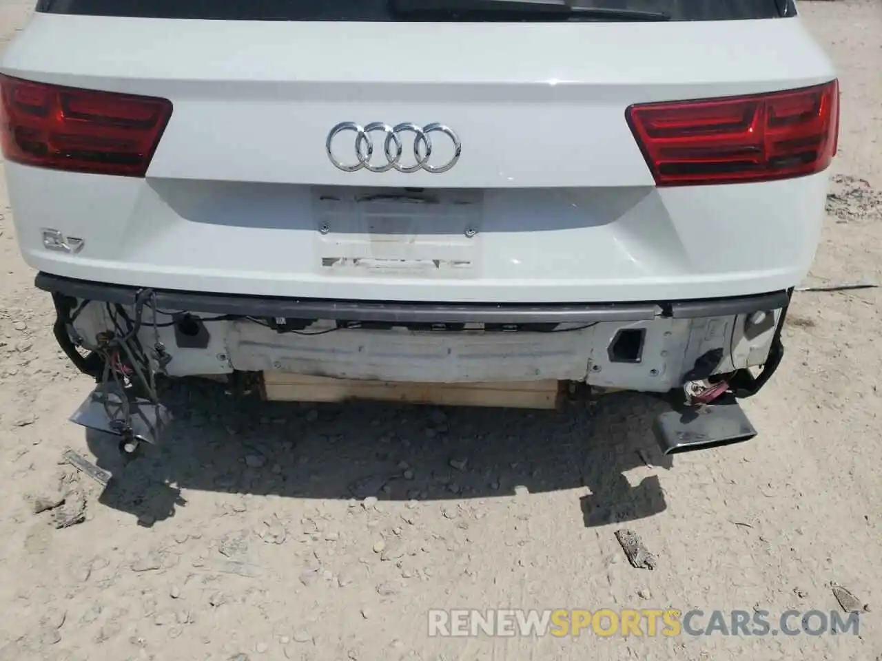 9 Photograph of a damaged car WA1LAAF70KD016306 AUDI Q7 2019