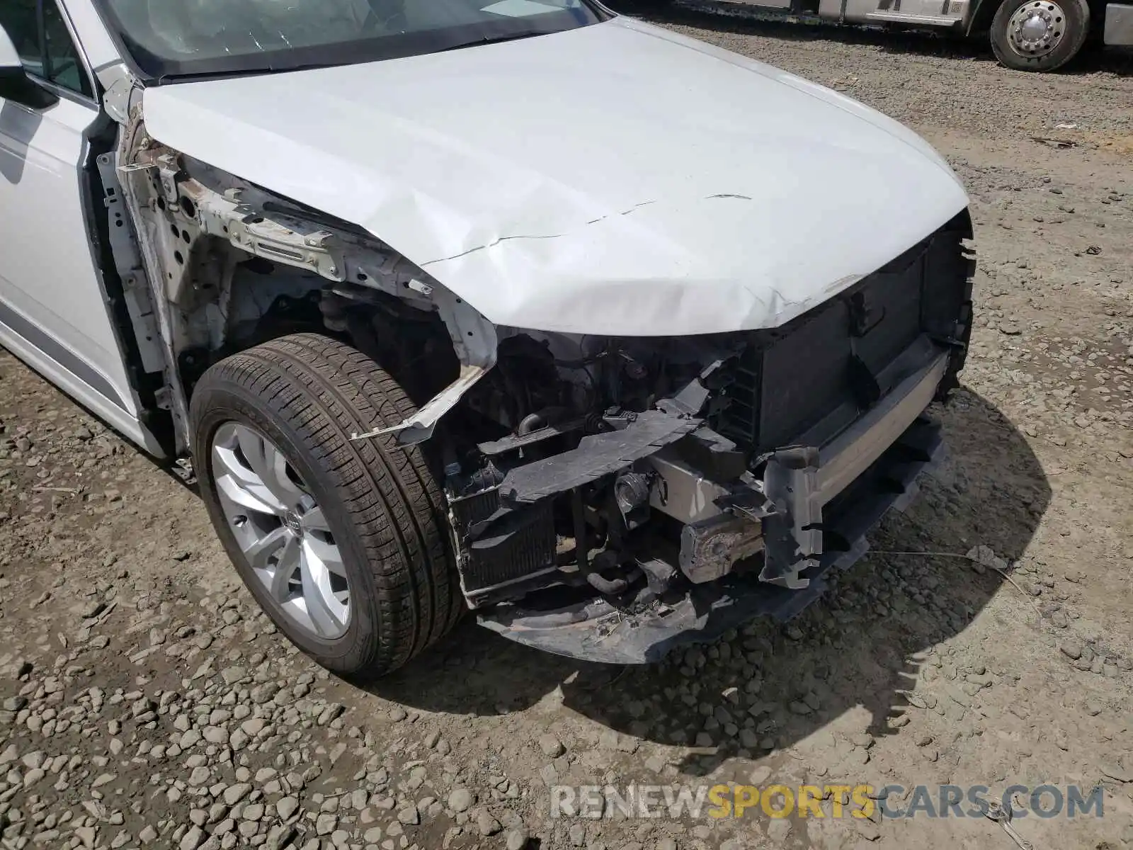 9 Photograph of a damaged car WA1LAAF70KD043943 AUDI Q7 2019