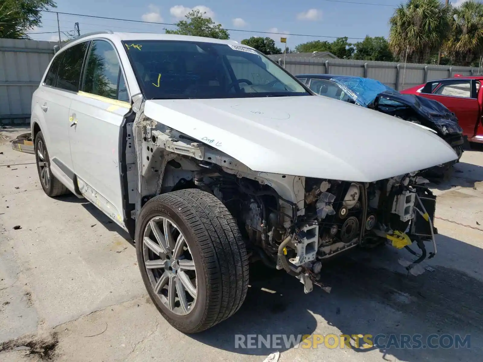 1 Photograph of a damaged car WA1LAAF71KD004522 AUDI Q7 2019