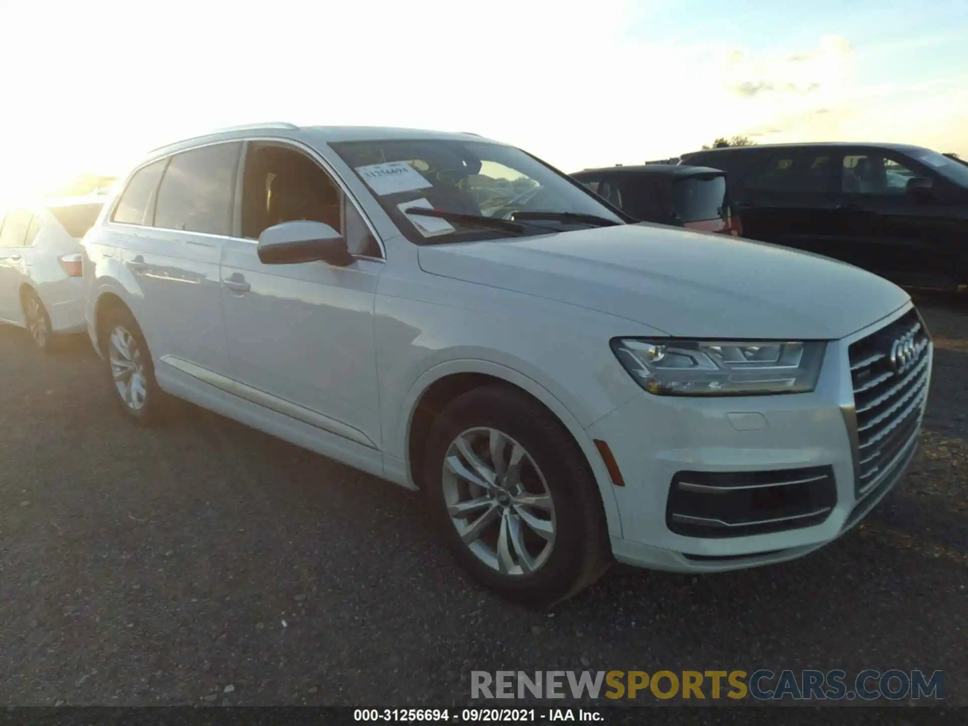 1 Photograph of a damaged car WA1LAAF71KD015150 AUDI Q7 2019