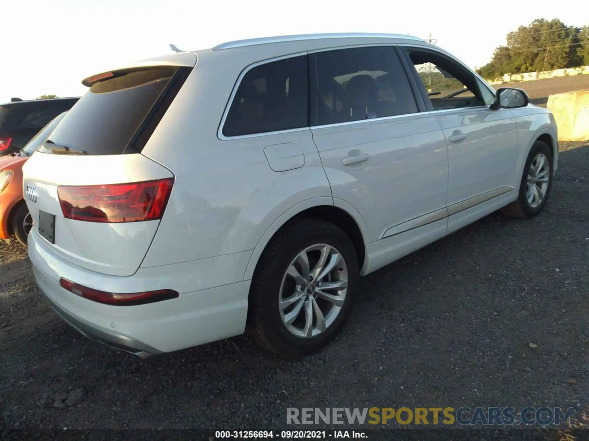 4 Photograph of a damaged car WA1LAAF71KD015150 AUDI Q7 2019