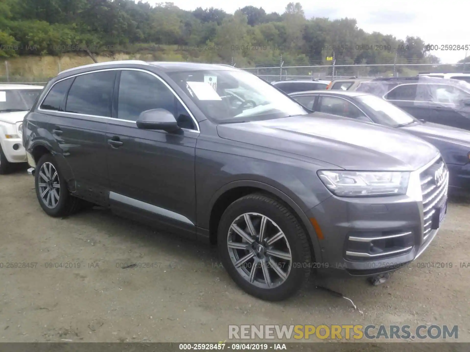 1 Photograph of a damaged car WA1LAAF71KD024950 AUDI Q7 2019