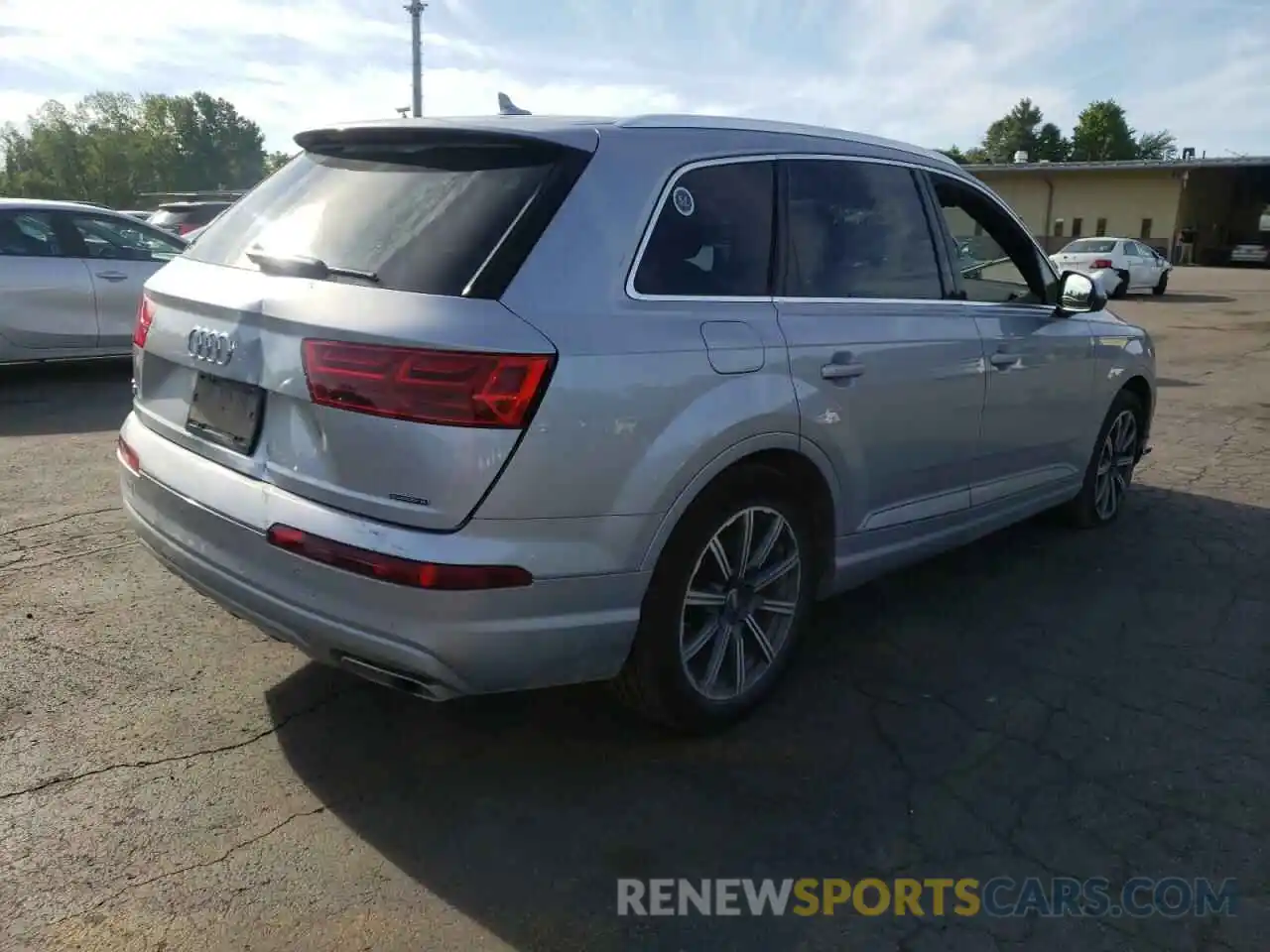 4 Photograph of a damaged car WA1LAAF71KD046284 AUDI Q7 2019