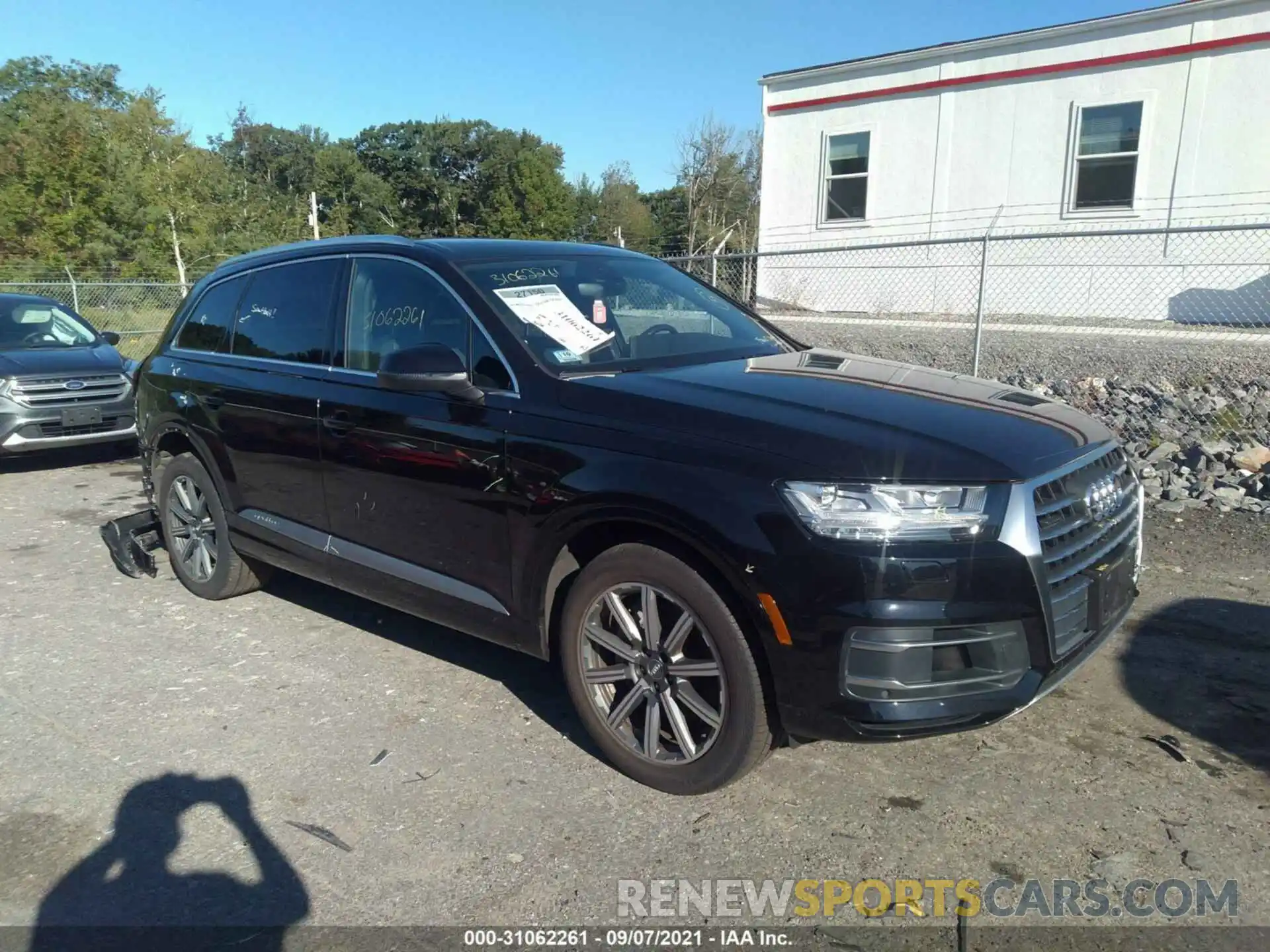 1 Photograph of a damaged car WA1LAAF72KD003119 AUDI Q7 2019