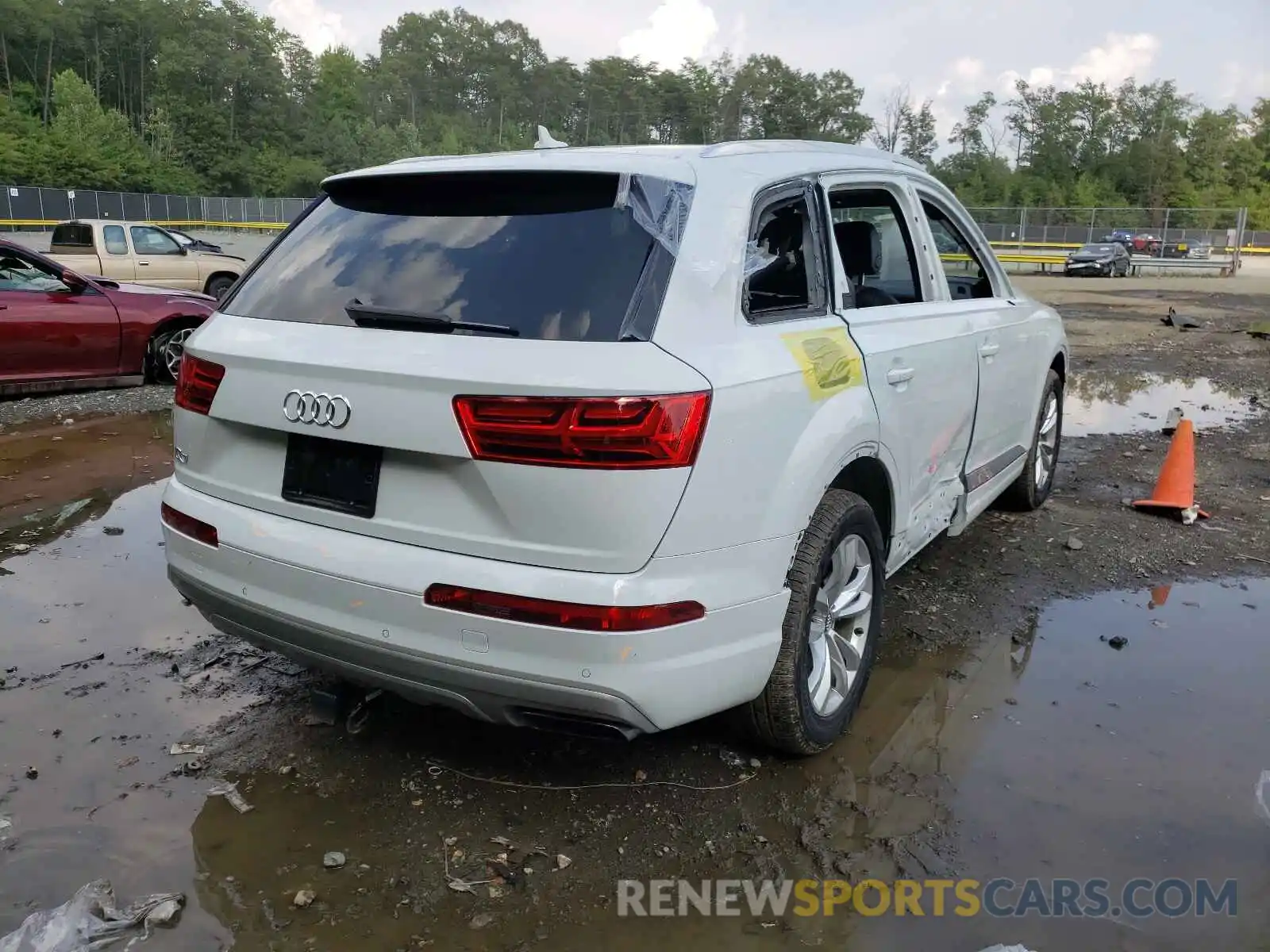 4 Photograph of a damaged car WA1LAAF72KD009583 AUDI Q7 2019