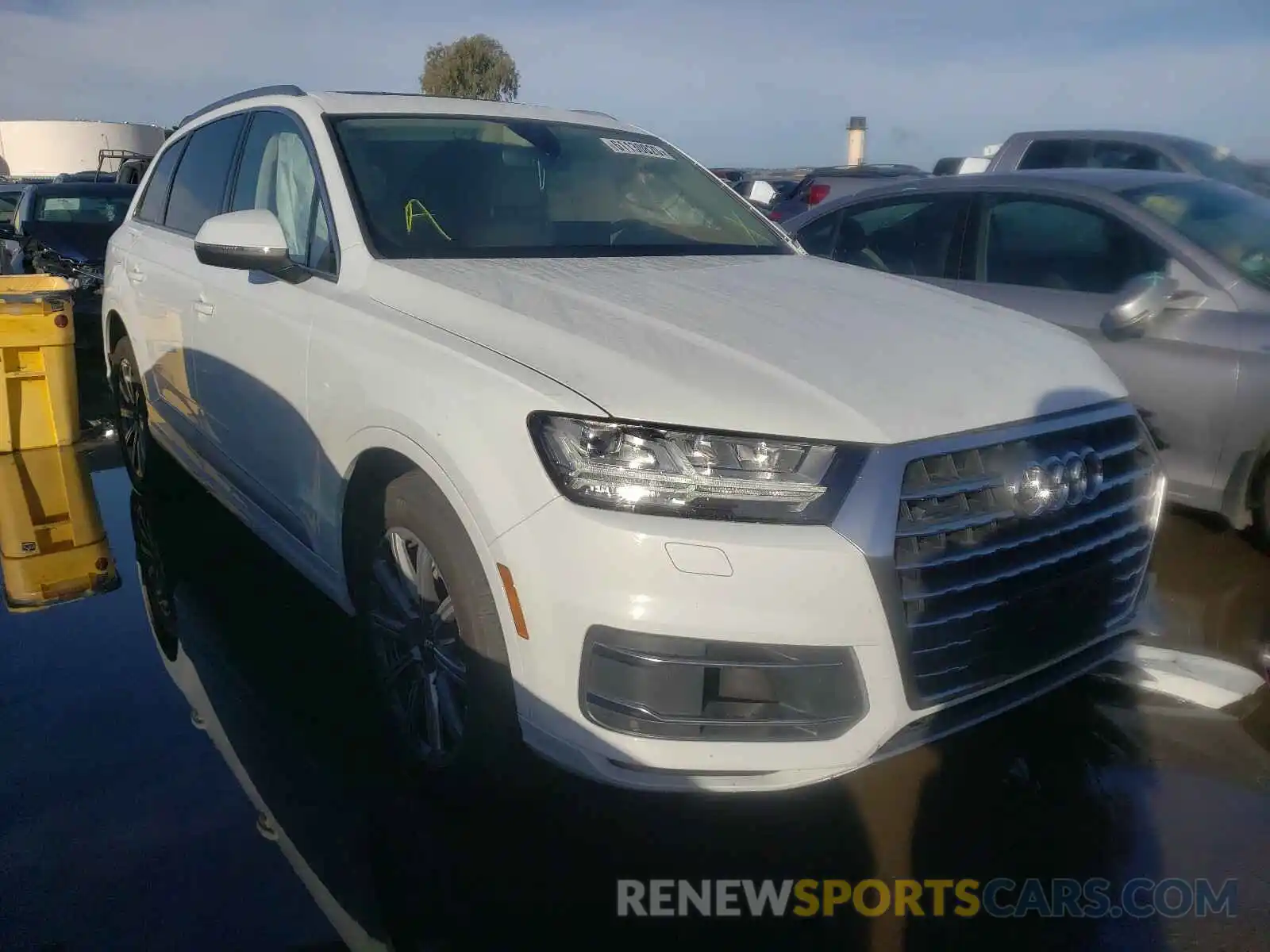 1 Photograph of a damaged car WA1LAAF72KD028649 AUDI Q7 2019