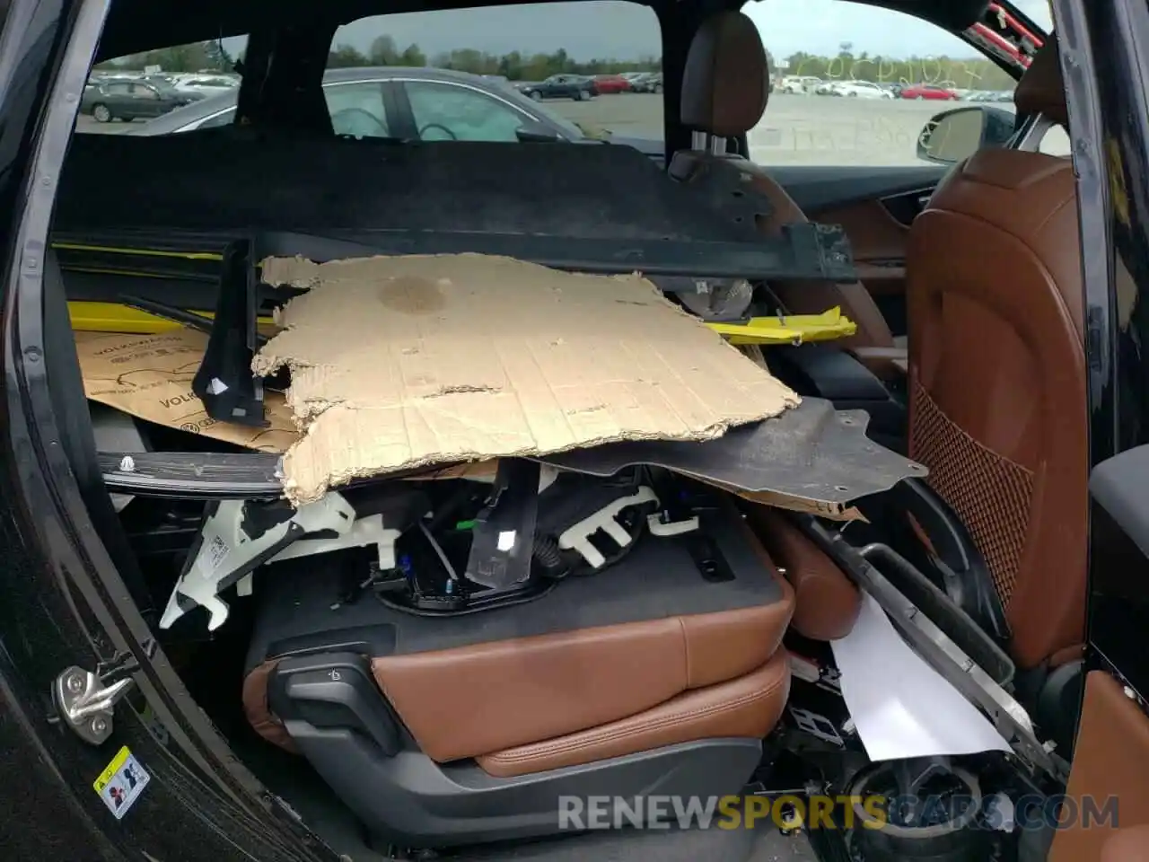 6 Photograph of a damaged car WA1LAAF72KD047637 AUDI Q7 2019