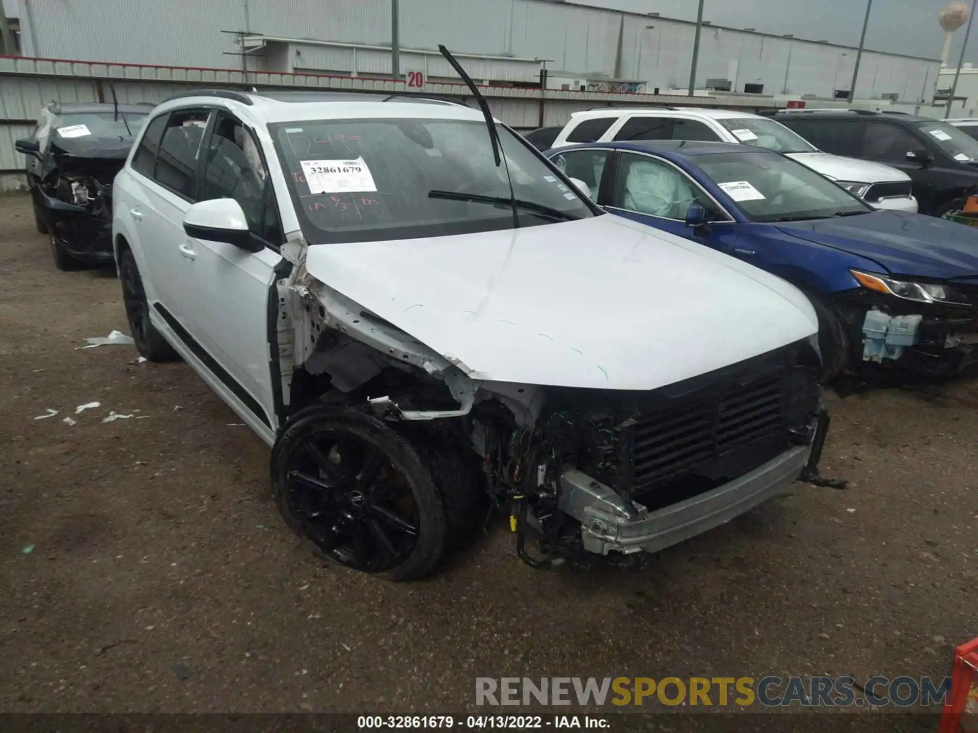 1 Photograph of a damaged car WA1LAAF73KD011732 AUDI Q7 2019