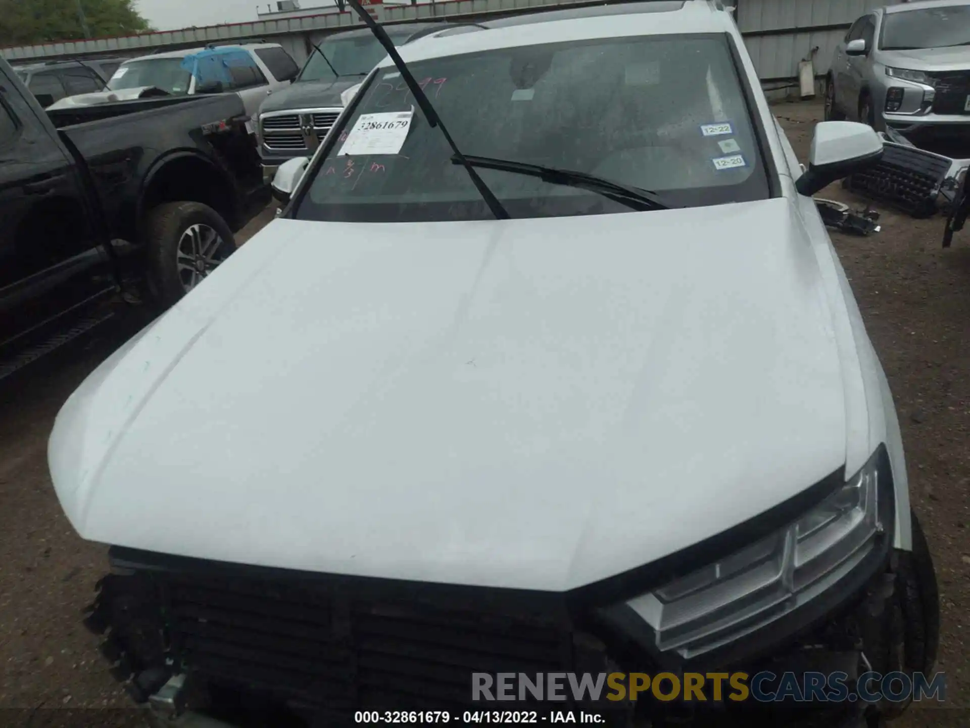 10 Photograph of a damaged car WA1LAAF73KD011732 AUDI Q7 2019