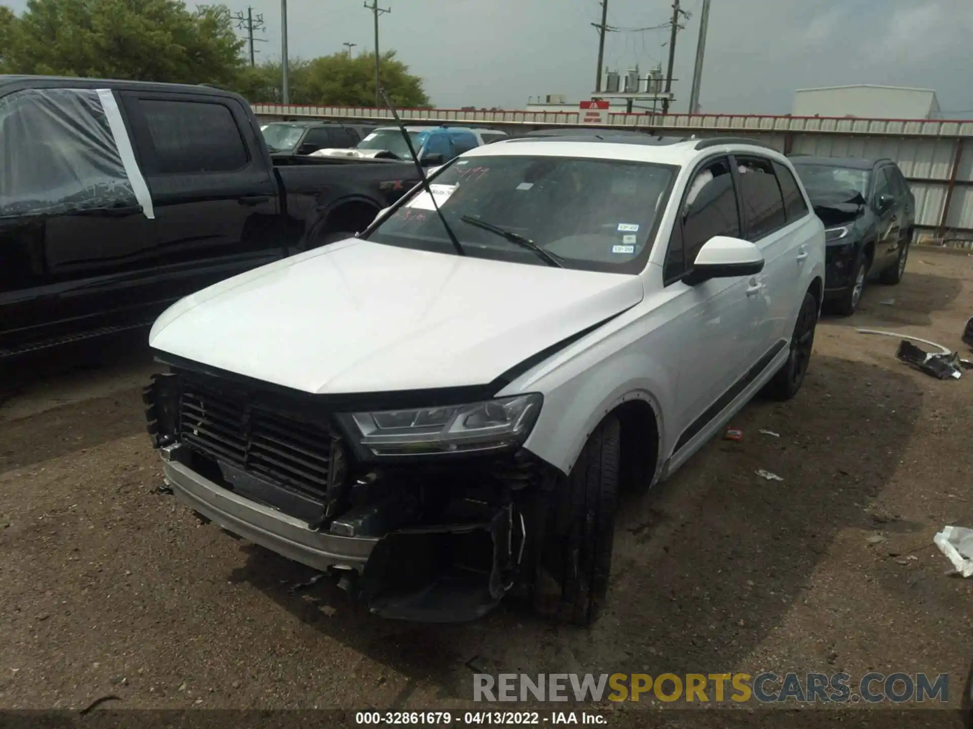 2 Photograph of a damaged car WA1LAAF73KD011732 AUDI Q7 2019