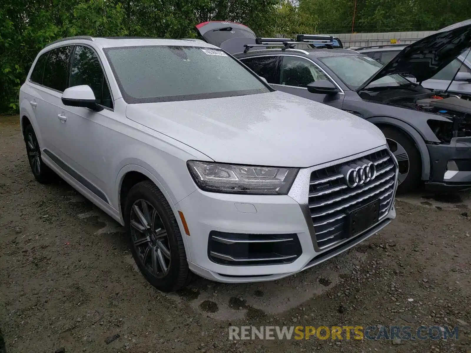 1 Photograph of a damaged car WA1LAAF73KD041605 AUDI Q7 2019