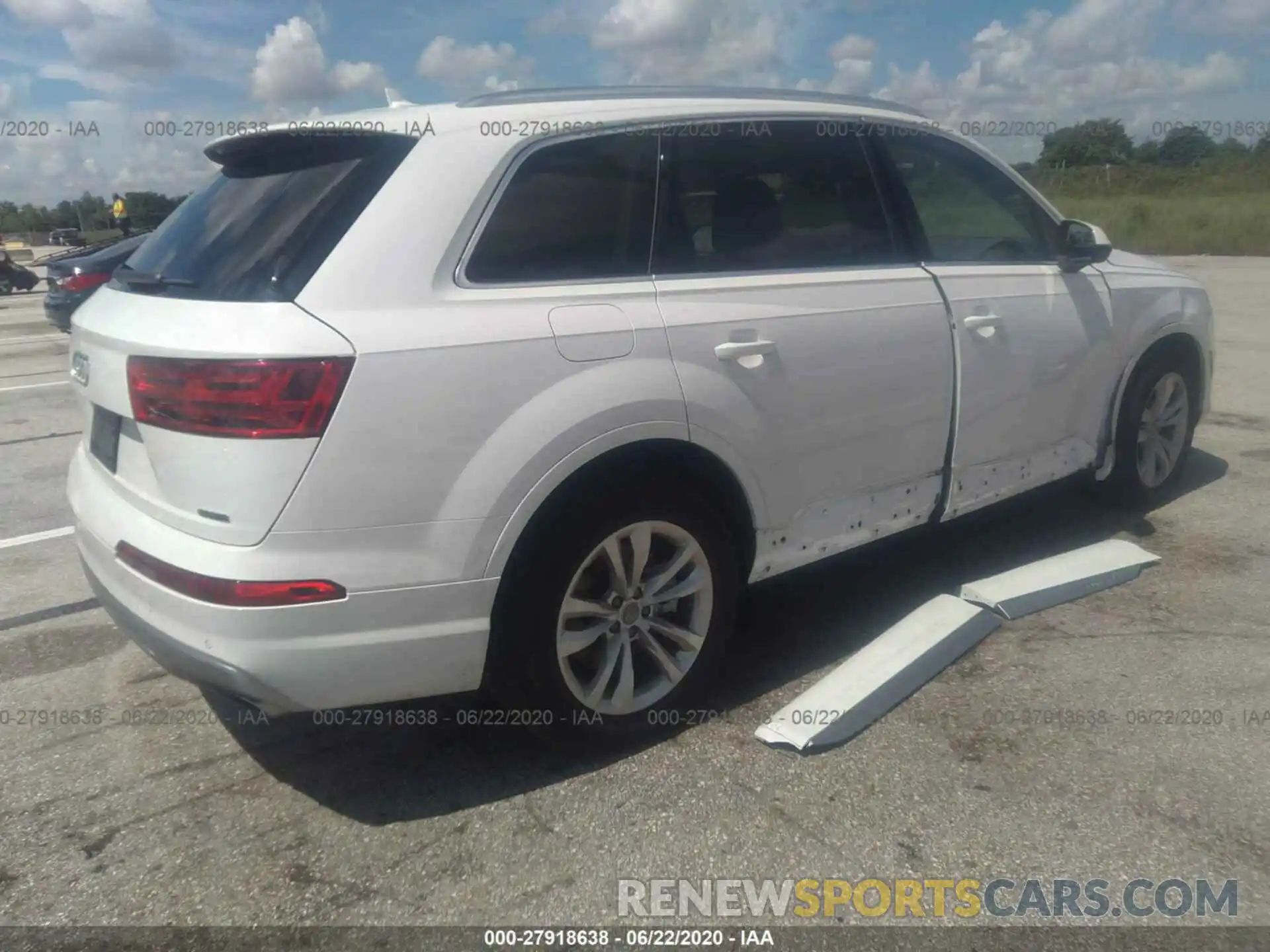 4 Photograph of a damaged car WA1LAAF73KD044438 AUDI Q7 2019