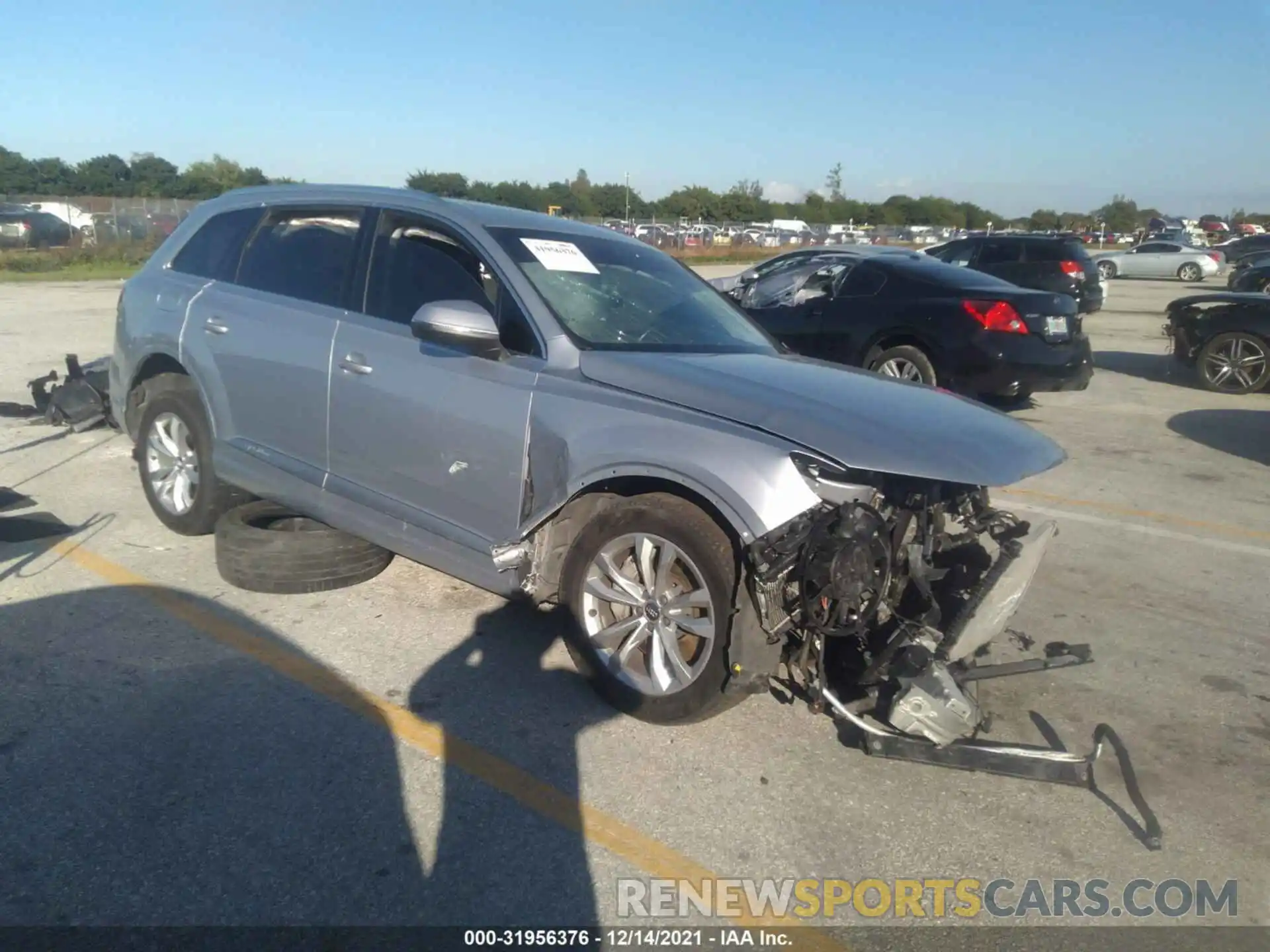 1 Photograph of a damaged car WA1LAAF73KD044519 AUDI Q7 2019