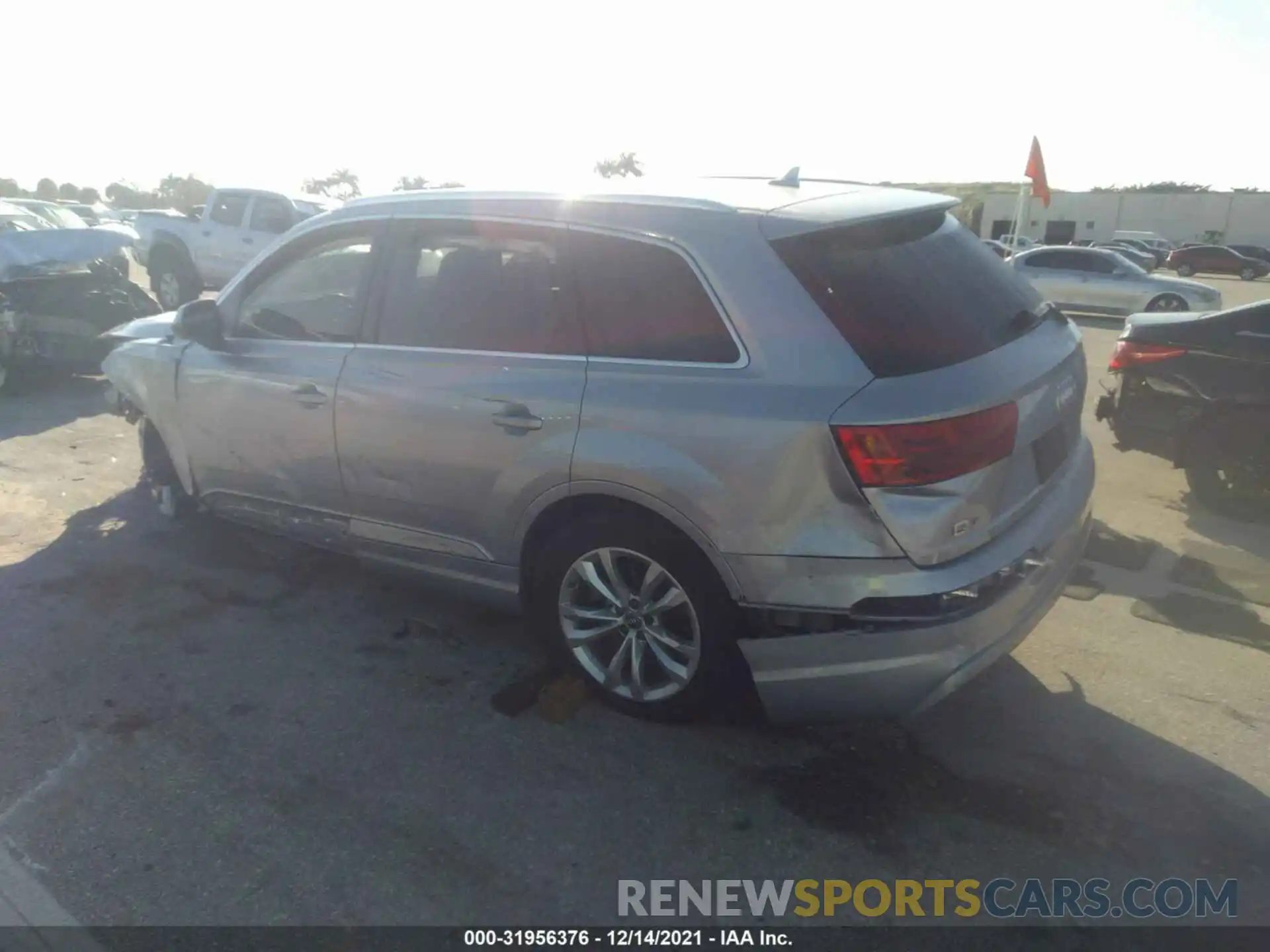 3 Photograph of a damaged car WA1LAAF73KD044519 AUDI Q7 2019