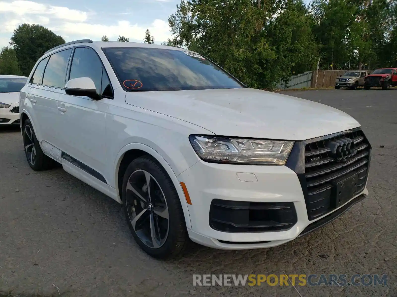 1 Photograph of a damaged car WA1LAAF73KD044925 AUDI Q7 2019