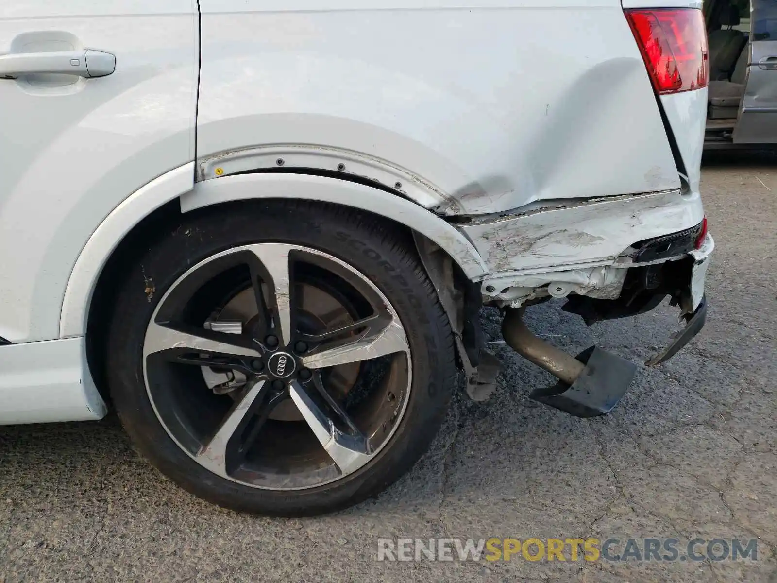 9 Photograph of a damaged car WA1LAAF73KD044925 AUDI Q7 2019