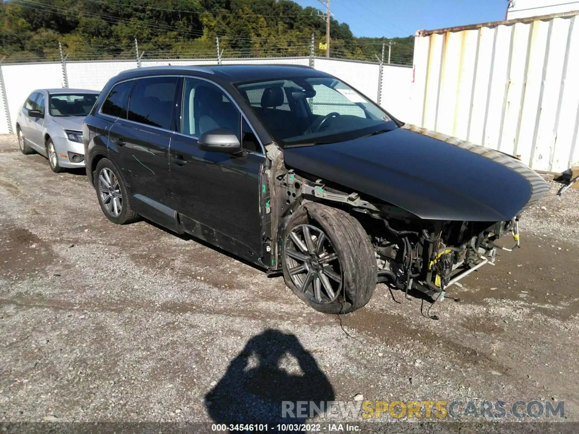 1 Photograph of a damaged car WA1LAAF74KD001890 AUDI Q7 2019