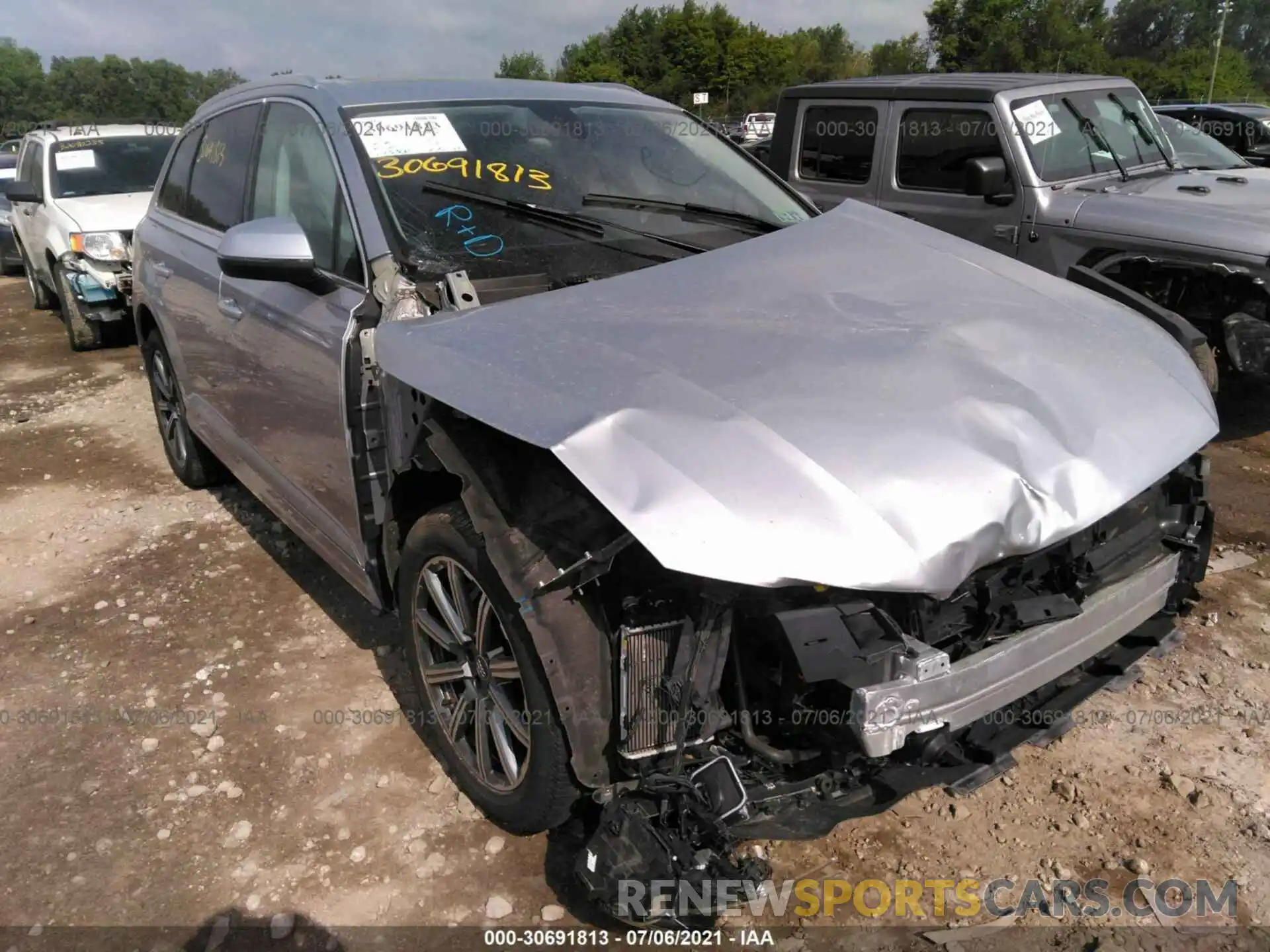 1 Photograph of a damaged car WA1LAAF74KD031455 AUDI Q7 2019