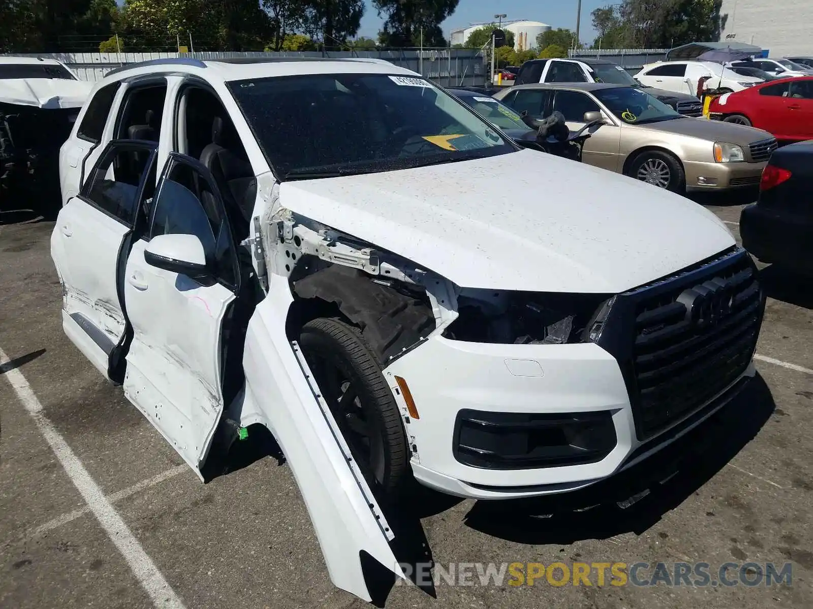 1 Photograph of a damaged car WA1LAAF74KD037286 AUDI Q7 2019