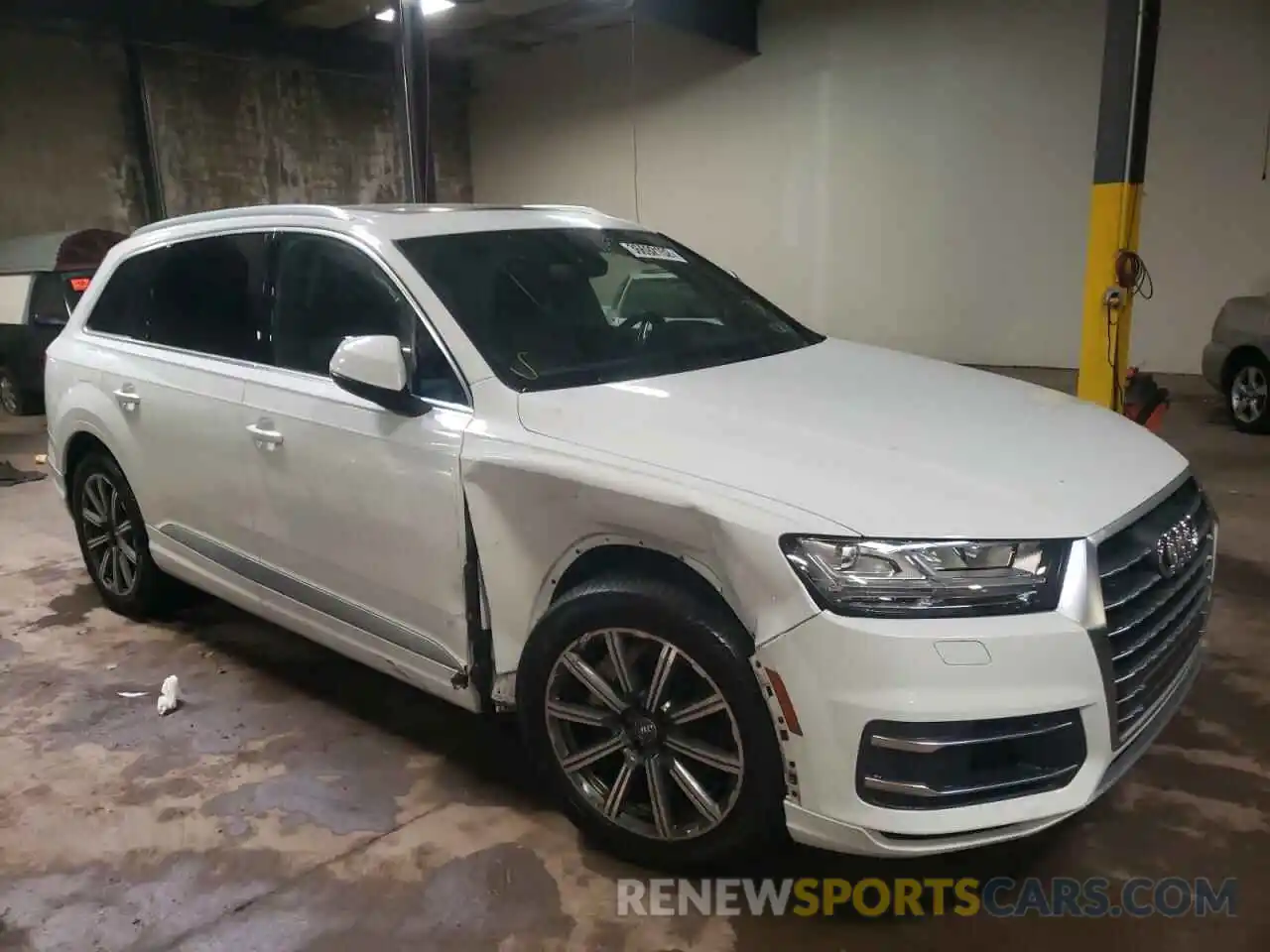 1 Photograph of a damaged car WA1LAAF74KD038289 AUDI Q7 2019