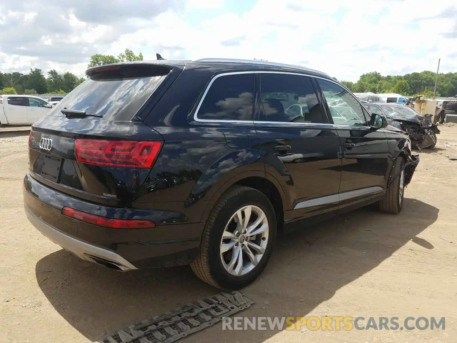 4 Photograph of a damaged car WA1LAAF74KD046750 AUDI Q7 2019