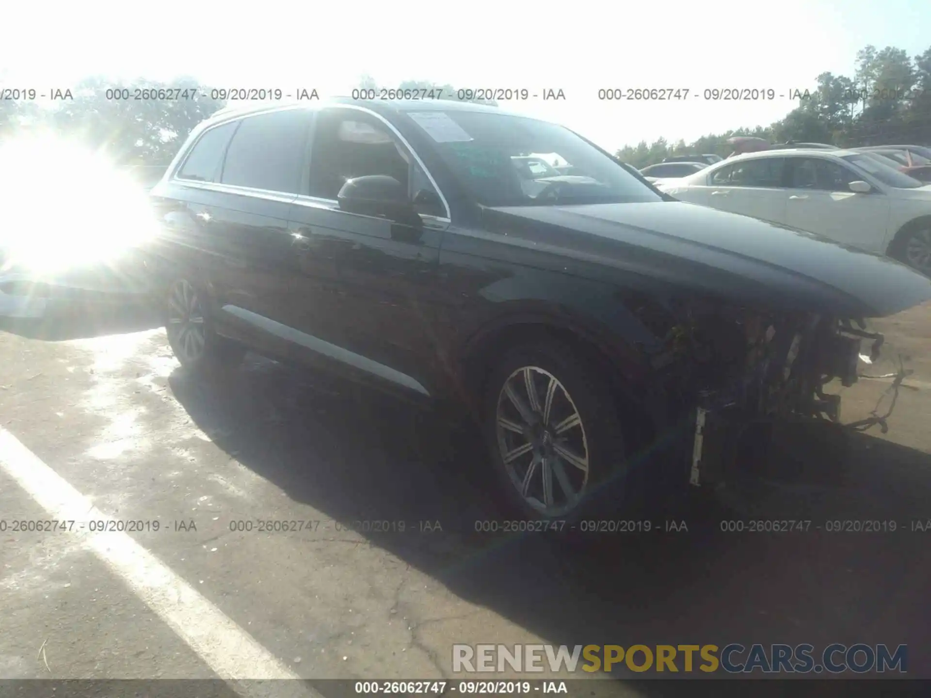 1 Photograph of a damaged car WA1LAAF75KD002692 AUDI Q7 2019