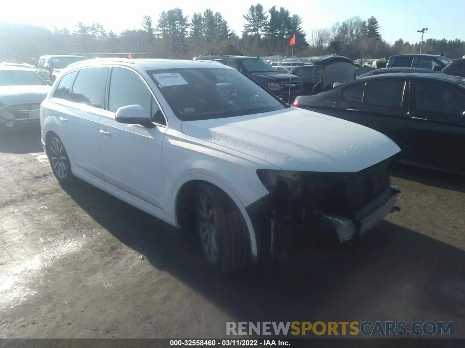 1 Photograph of a damaged car WA1LAAF75KD047194 AUDI Q7 2019