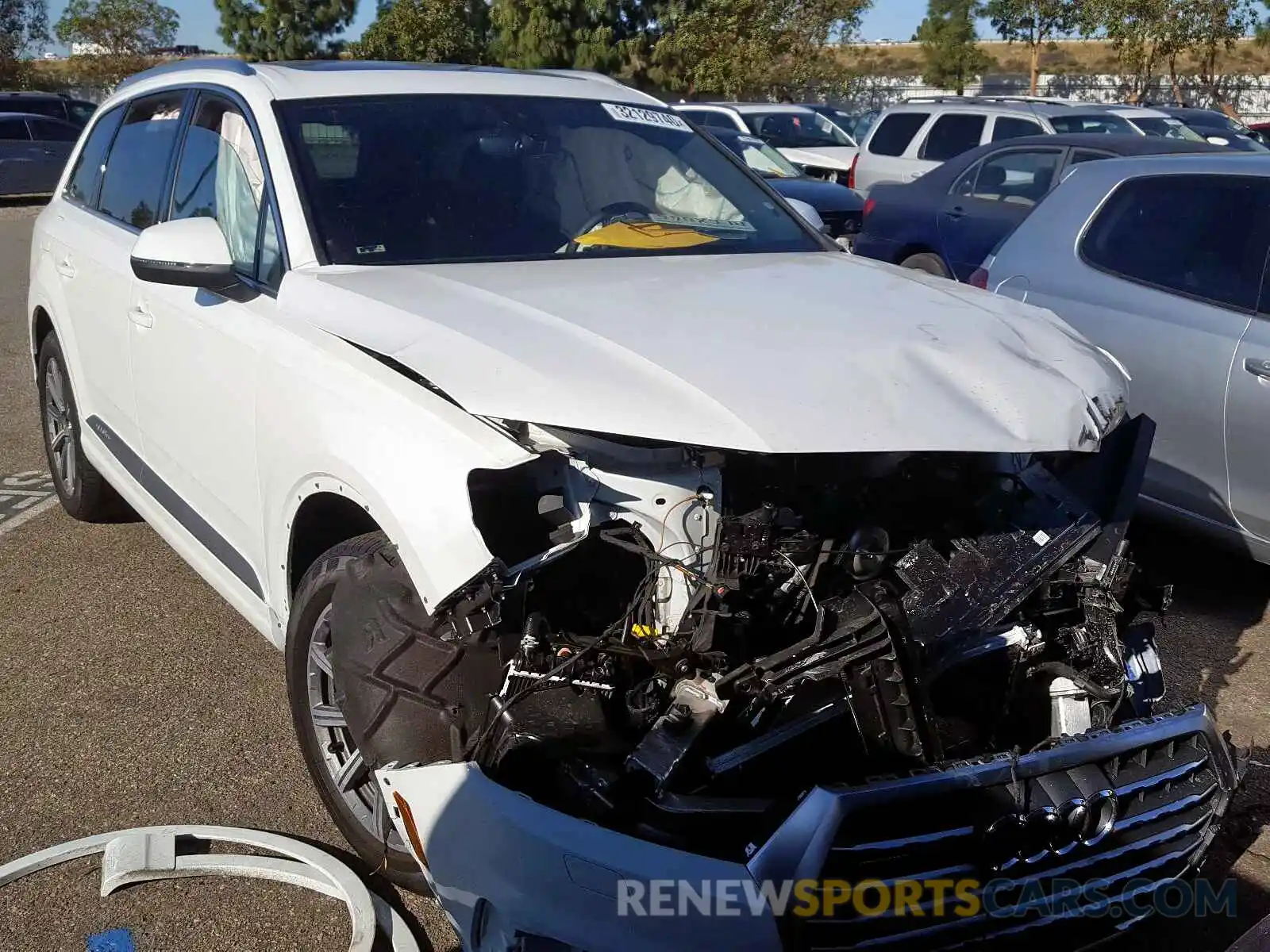 1 Photograph of a damaged car WA1LAAF76KD039654 AUDI Q7 2019