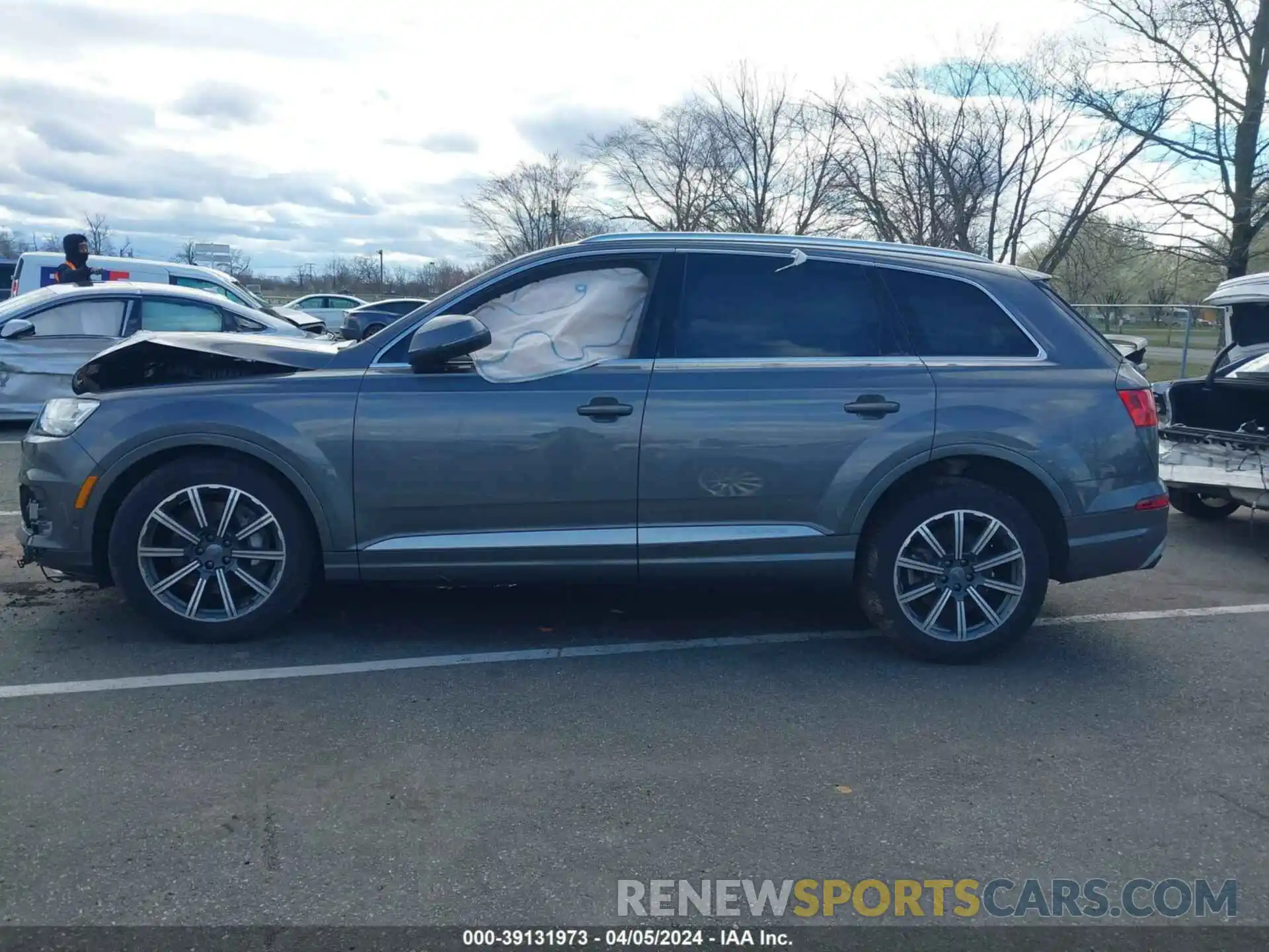 14 Photograph of a damaged car WA1LAAF76KD041419 AUDI Q7 2019