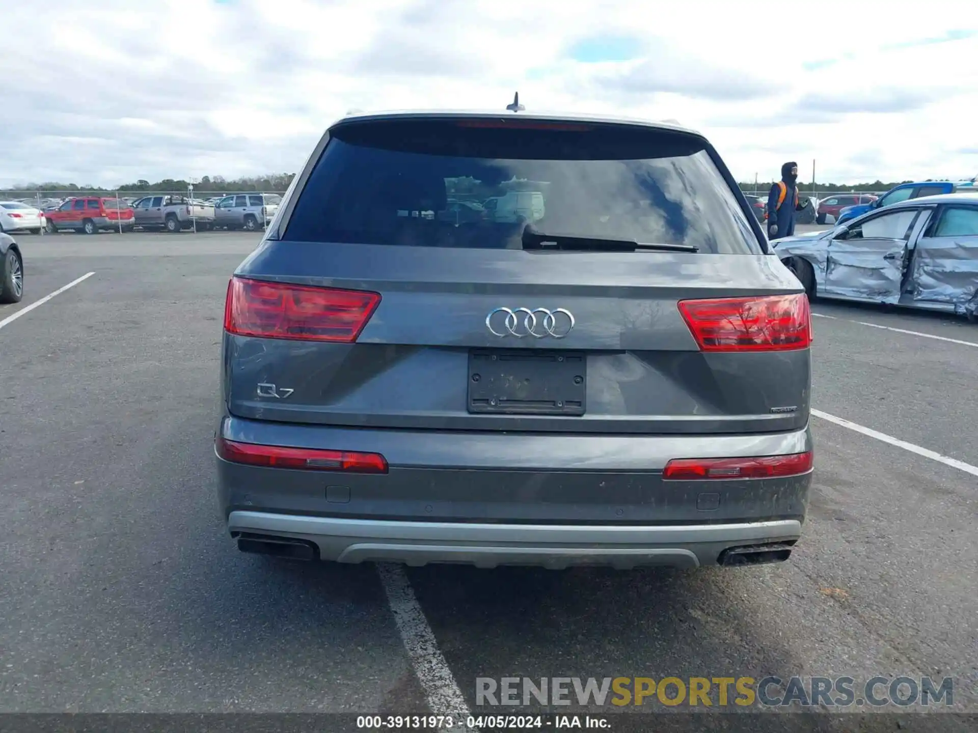 16 Photograph of a damaged car WA1LAAF76KD041419 AUDI Q7 2019