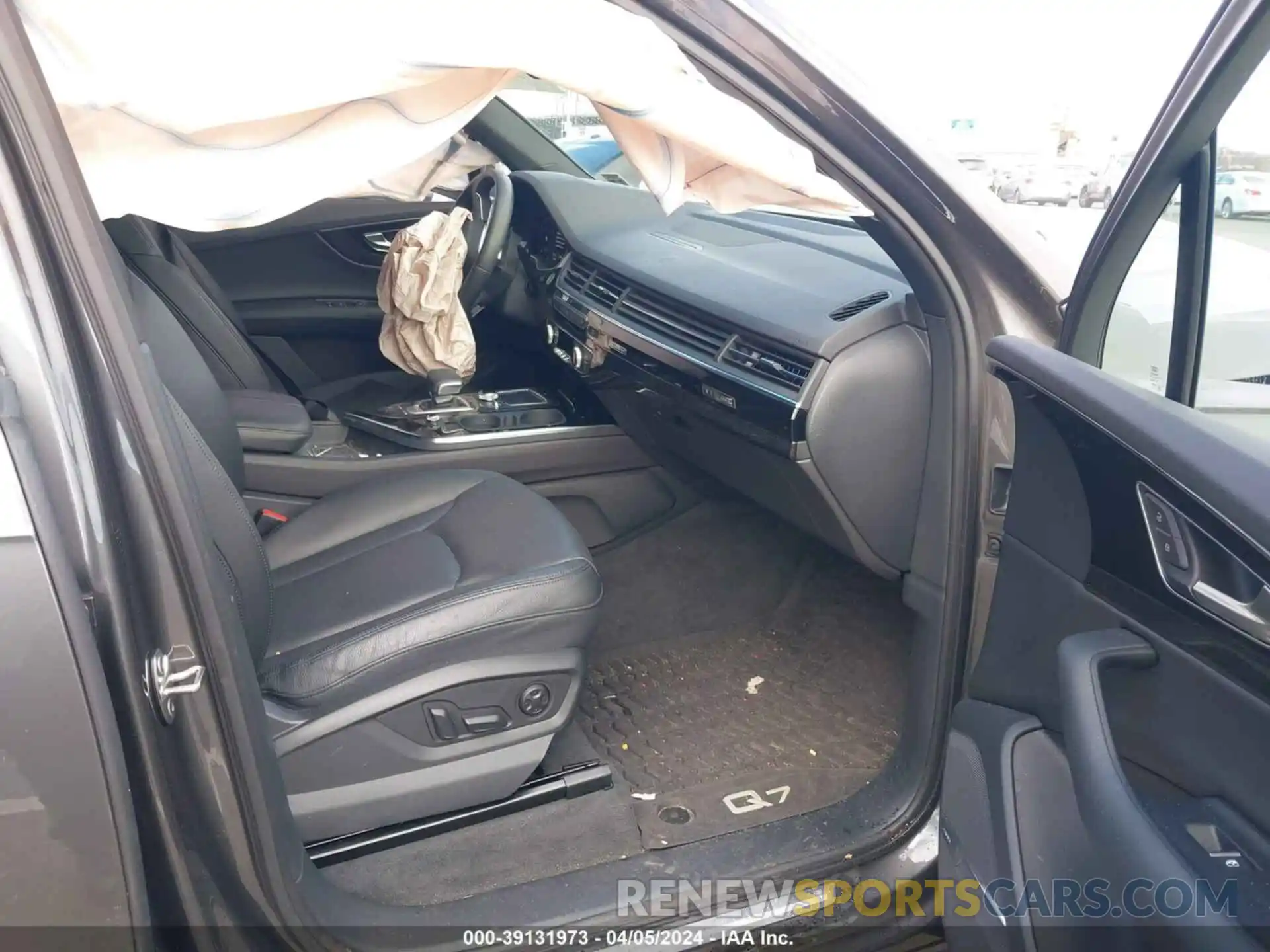 5 Photograph of a damaged car WA1LAAF76KD041419 AUDI Q7 2019