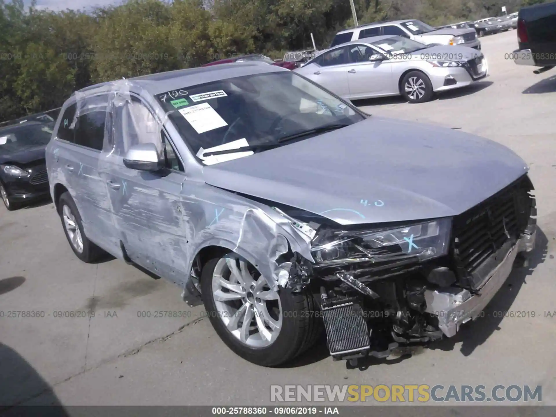 1 Photograph of a damaged car WA1LAAF76KD044403 AUDI Q7 2019